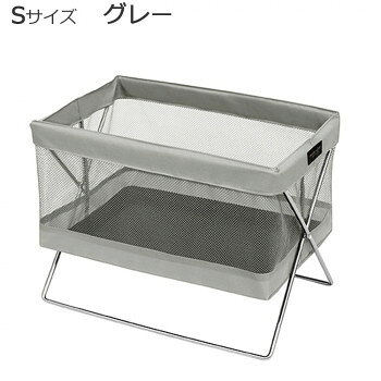 イス下にも置ける使い勝手が良いサイズの手荷物入れ。中の物が一目で分かるので防犯や置き忘れに効果的です。※モニターの設定などにより、実際の商品と色味や素材の見え方が異なる場合がございます。あらかじめご了承ください。※耐荷重を守ってご利用ください。また、急な荷重が掛かった場合、耐荷重内でも破損する場合がございますのでご注意ください。サイズW37×H27(本体20)×D26cm個装サイズ：38×44×3cm重量個装重量：900g素材・材質袋部分:ナイロンフレーム:スチール(表面クロームメッキ)底板:2.5mm厚低発泡ポリエチレン仕様耐荷重:約3kg収納目安:1人分意匠登録済(登録番号:第1315747号)洗濯可(袋部分)生産国日本※掲載納期は目安であり、商品欠品の場合、お時間をいただいたり、完売の場合もございます。仕様・パッケージなどは予告無く変更となる場合もございます。一部メーカー・仕入れ先からの直送商品等は、沖縄・離島・北海道へは配送不可(又は送料加算)となる場合もございます。広告文責:株式会社ノースウェブ　Tel 0144-52-00184990630331031