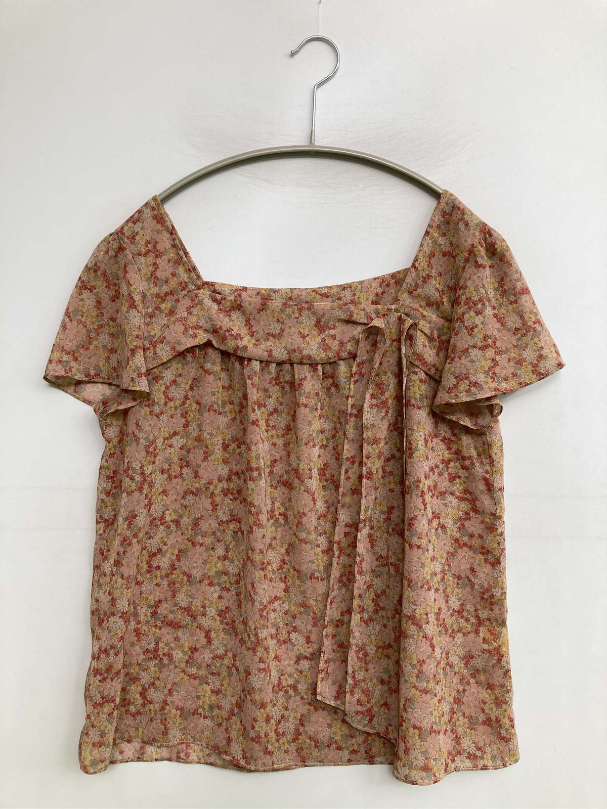 【中古】Do Family Co.,Ltd. シャツ/ブラウス M ピンク 花柄 ボタニカル柄 リボン ミドル丈 半袖 ノーカラー レディース