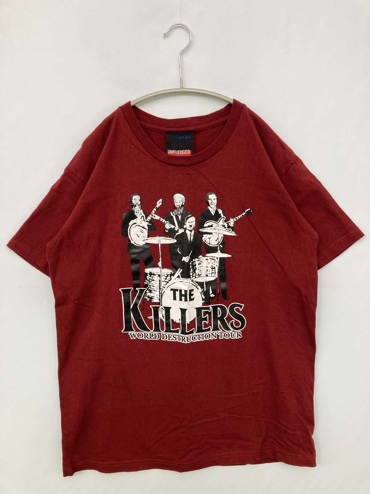 UNFLEDGED Tシャツ/カットソー L レッド 前面プリント バックプリント ミドル丈 半袖 クルーネック(丸首) メンズ レディース