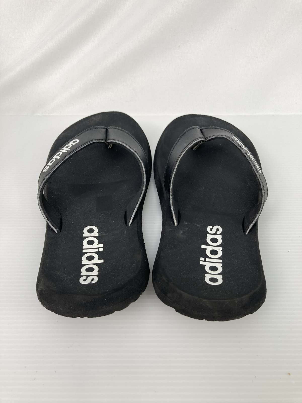 【中古】adidas アディダス サンダル ブラック ブランドロゴ フラット ストラップ...