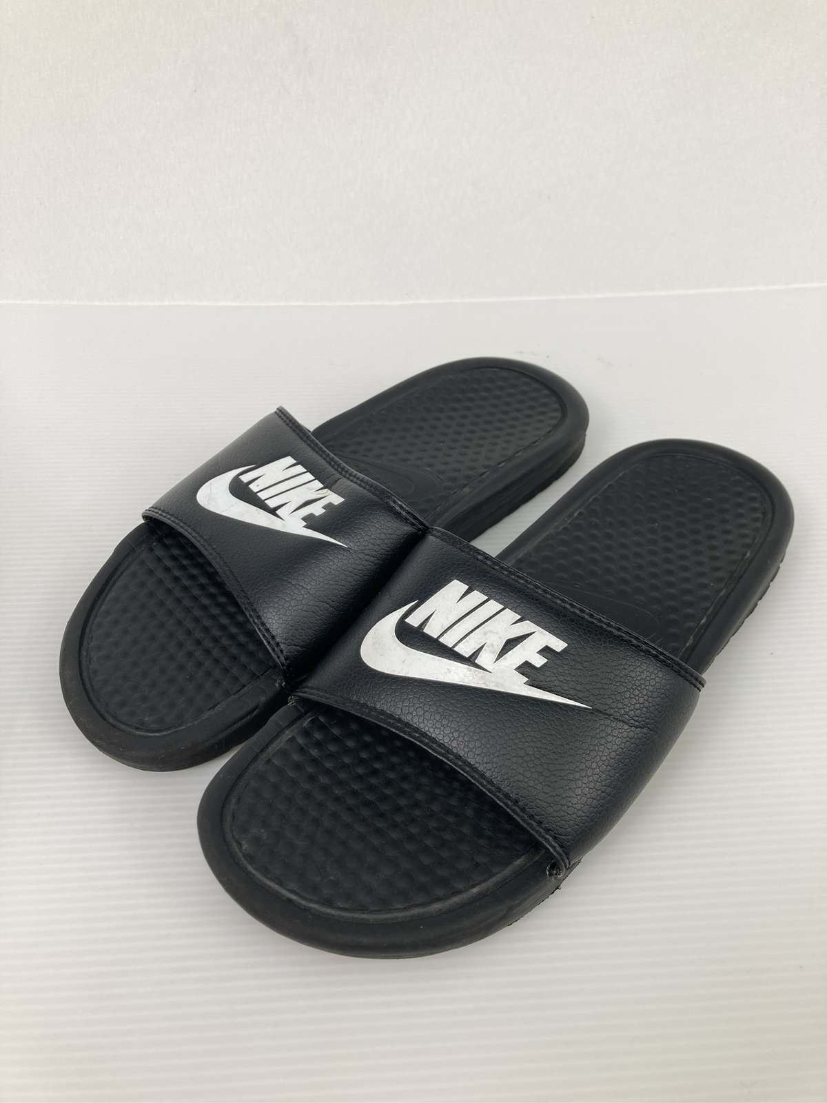 【中古】NIKE ナイキ サンダル US 7 / UK 6 / EUR 40 / CM 25 ブラック 合成皮革/...