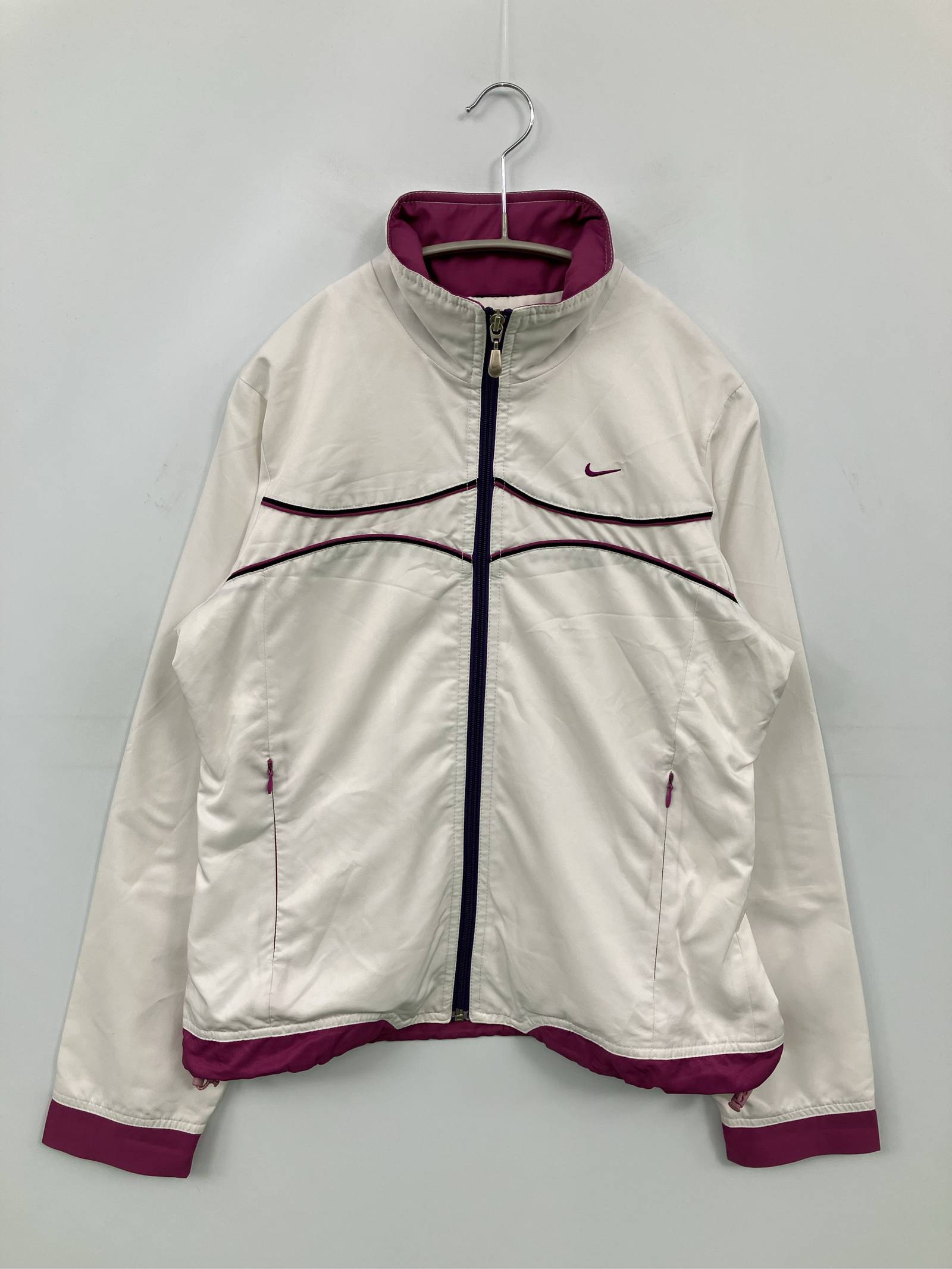 Rakuten - 【中古】NIKE ナイキ ブルゾン ホワイト 無地 ワンポイント ブランドロゴ ショート丈 フードなし ジップアップ レディース