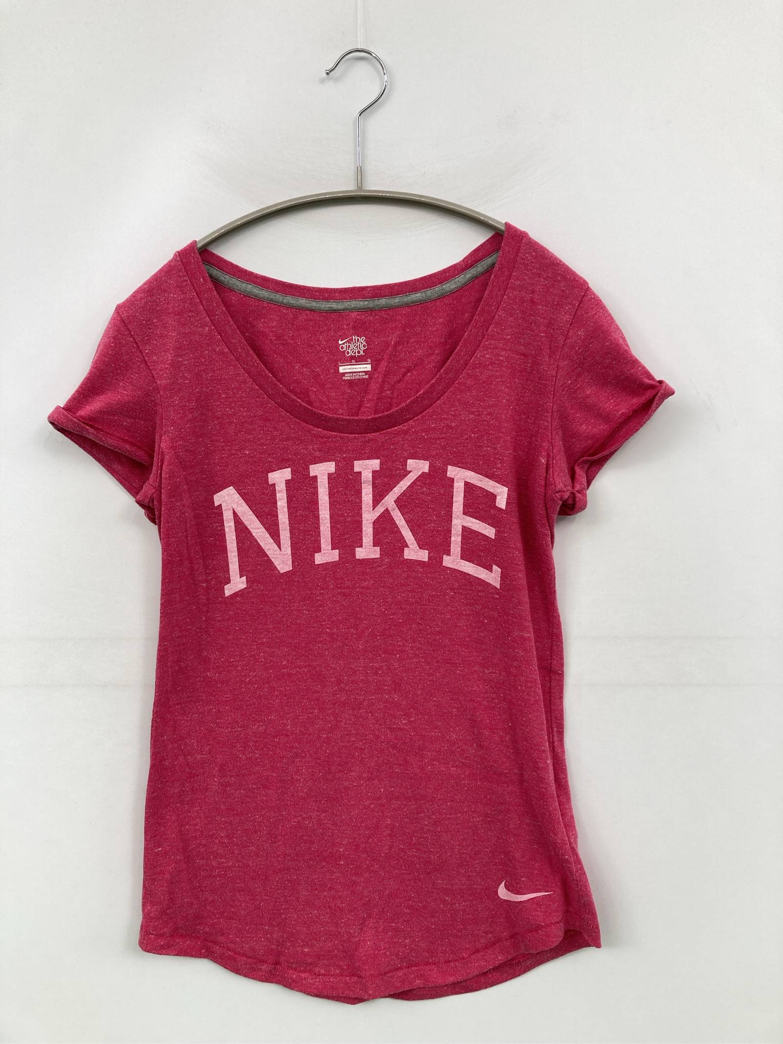 乐天商城 - 【中古】NIKE ナイキ Tシャツ/カットソー L レッド Uネック 半袖 前面プリント ブランドロゴ ミドル丈 レディース