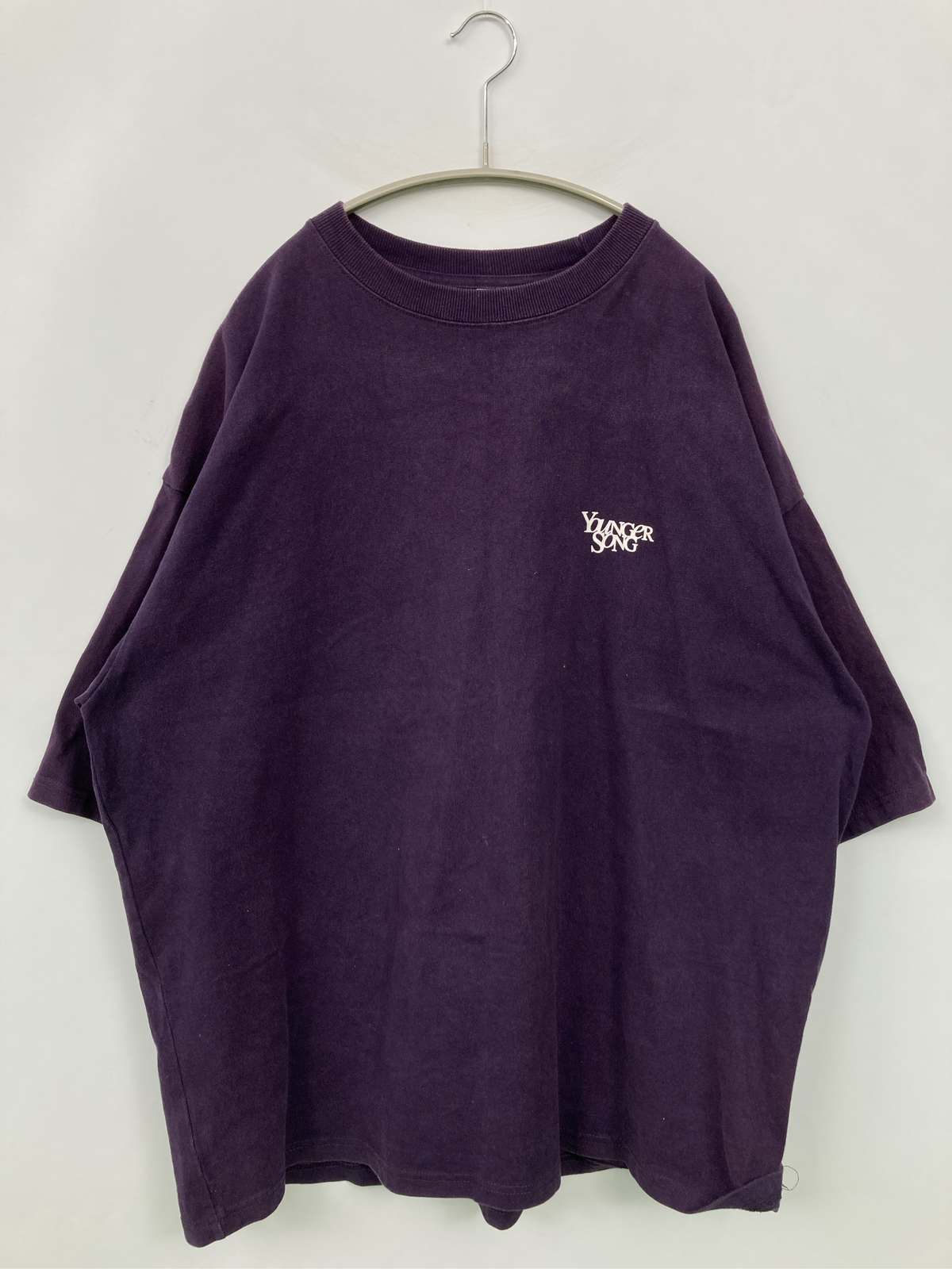 【中古】Younger Song ヤンガーソング Tシャツ/カットソー XL パープル 前面プリント バックプリント ワンポイント ブランドロゴ ミドル丈 半袖 クルーネック(丸首) メンズ レディース