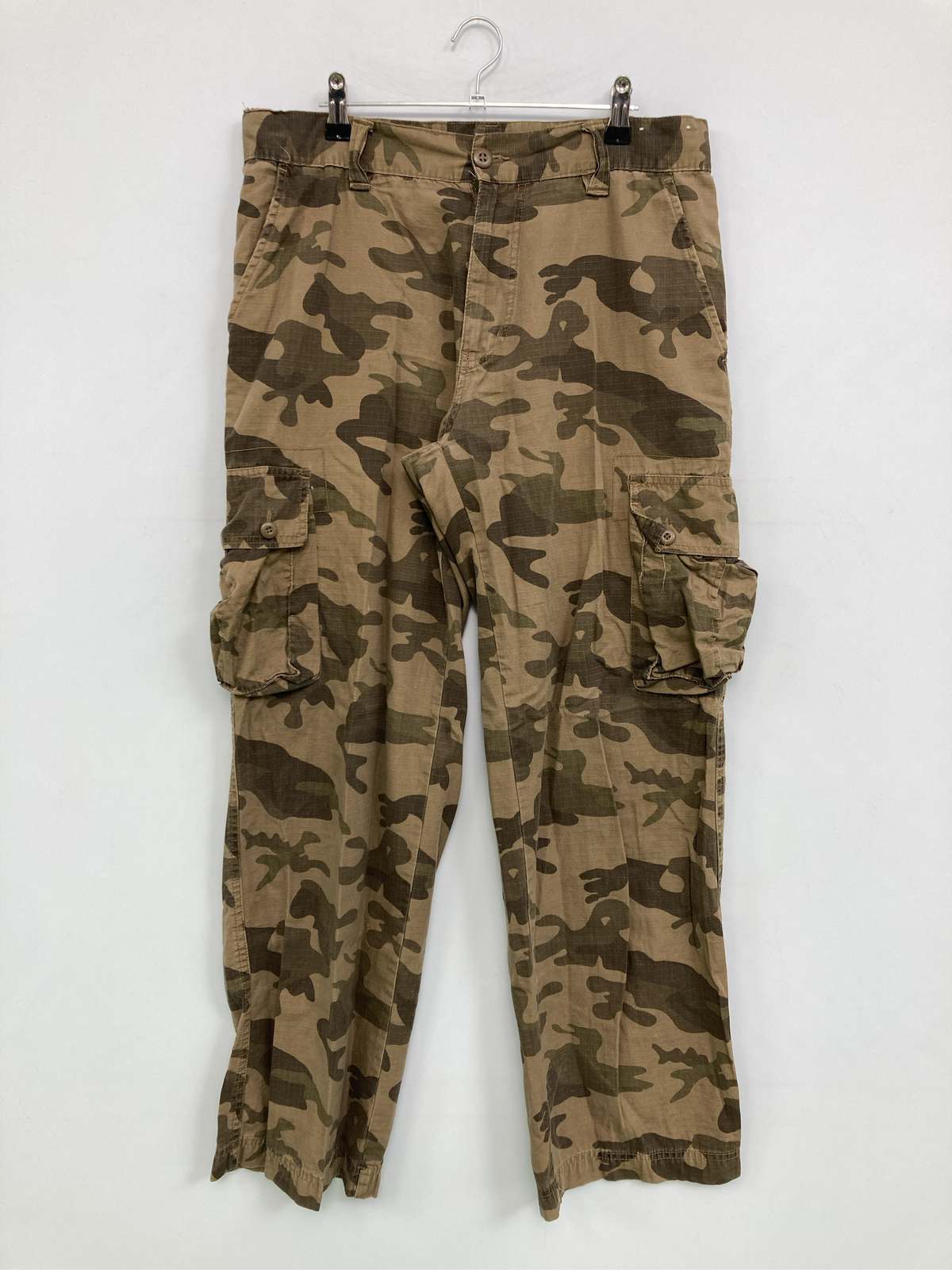 【中古】INTERNATIONAL カーゴパンツ 32x32 カーキ レギュラー ストレート スタンダード カモフラージュ柄 コットン フルレングス メンズ