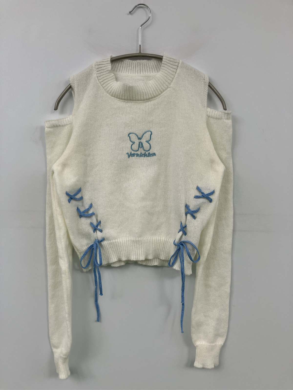 【中古】Sibra シブラ ニット/セーター ホワイト ニット 無地 リボン 刺繍 ショート丈 長袖 クルーネック(丸首) レディース