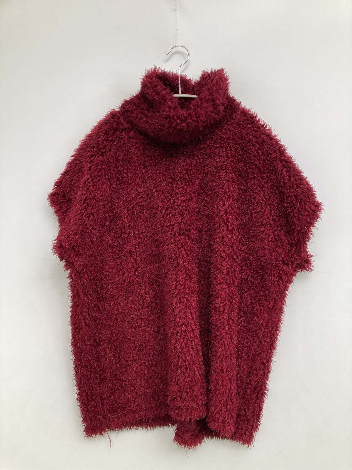 【中古】PURE ROSE ニット/セーター レッド 袖なし タートルネック/ハイネック ミドル丈 無地 レディース