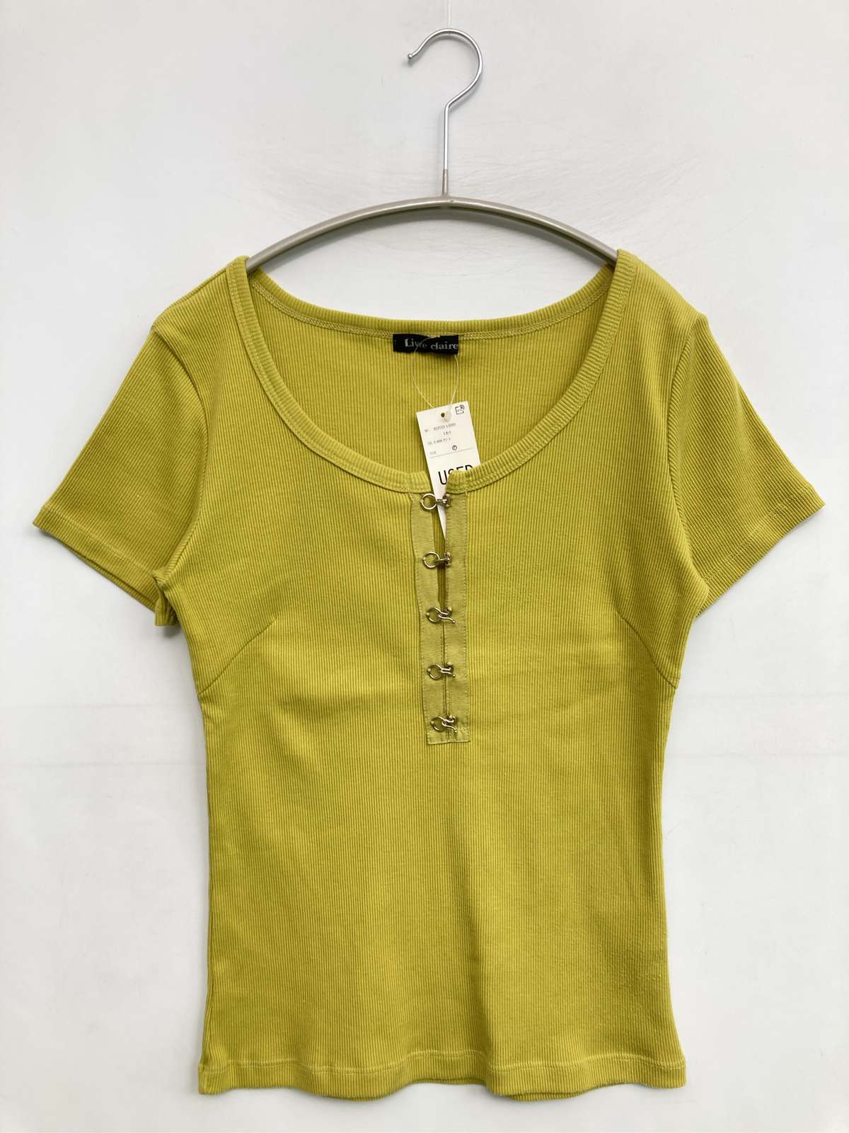 Livre claire リーヴルクレール Tシャツ/カットソー イエロー 無地 ショート丈 半袖 Uネック ヘンリーネック レディース