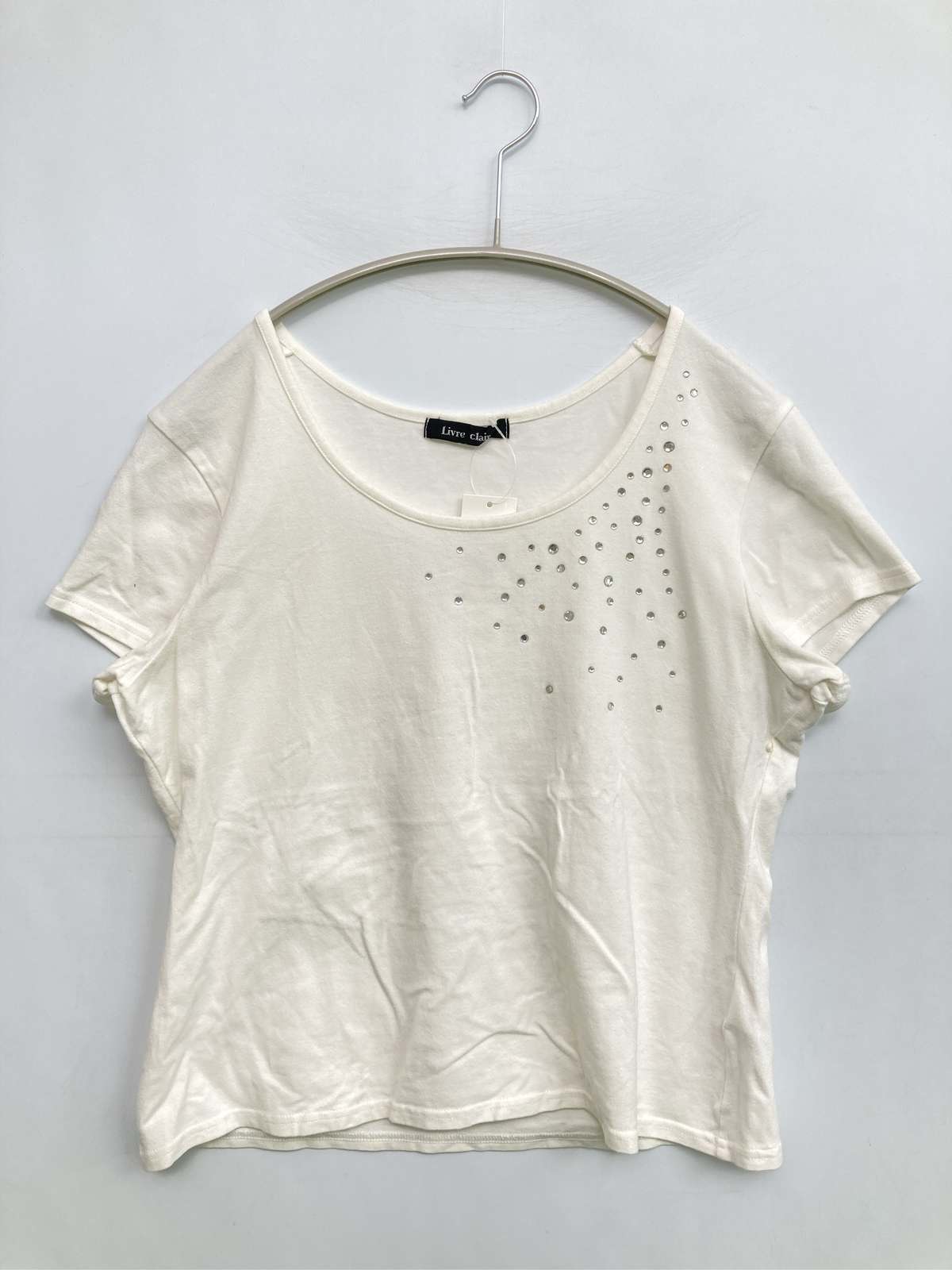 Livre claire リーヴルクレール Tシャツ/カットソー F ホワイト 無地 ビジュー ショート丈 半袖 Uネック レディース