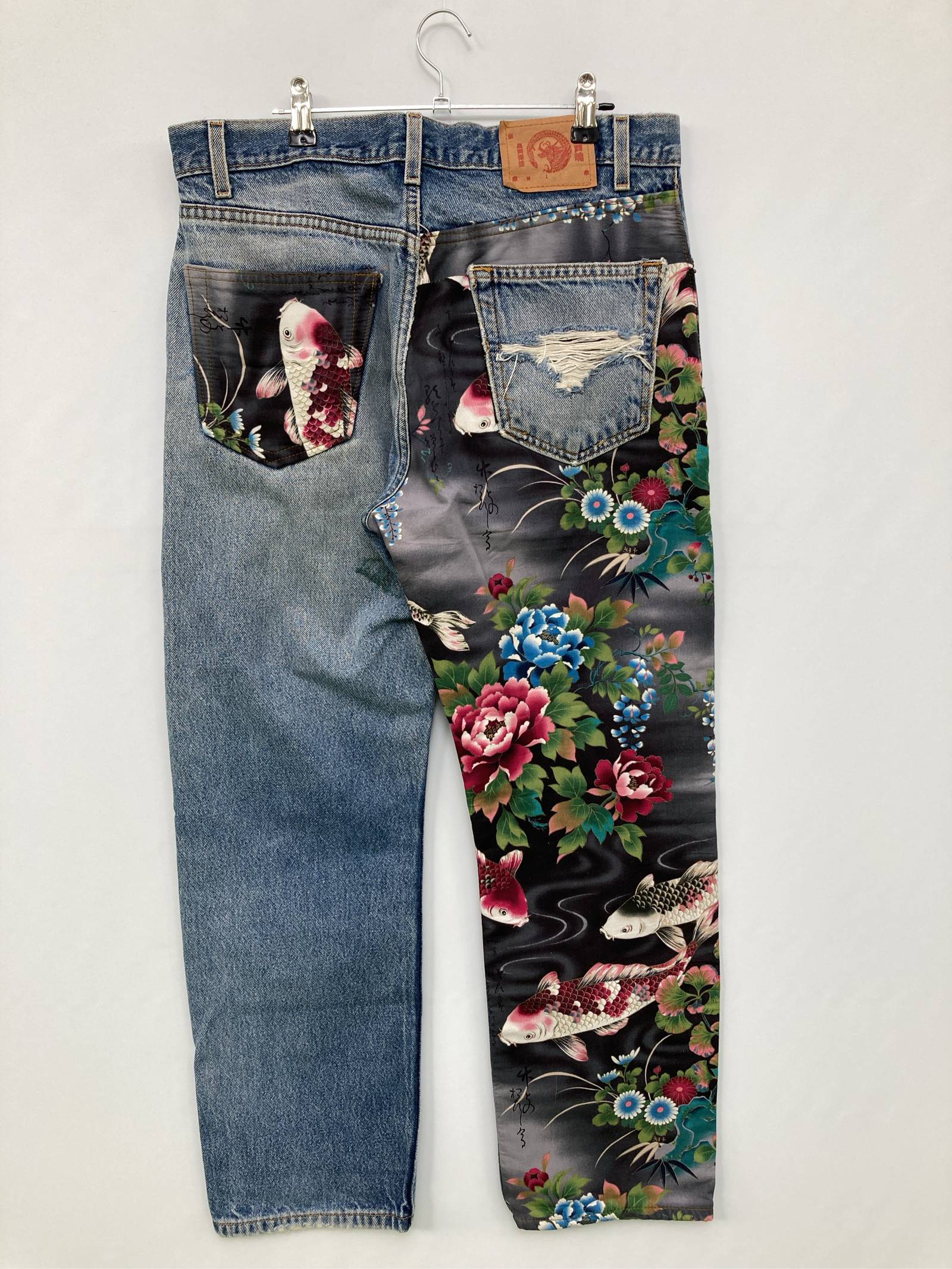 乐天商城 - 【中古】デニムパンツ ブルー フルレングス 前面プリント バックプリント その他総柄 スタンダード ストレート レギュラー ヴィンテージ クラッシュ・ダメージ メンズ