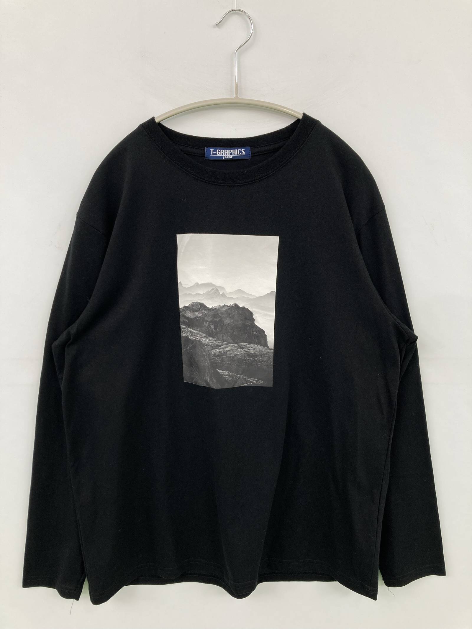 Rakuten - 【中古】T-GRAPHICS ティーグラフィックス Tシャツ/カットソー L ブラック 前面プリント ミドル丈 長袖 クルーネック(丸首) メンズ