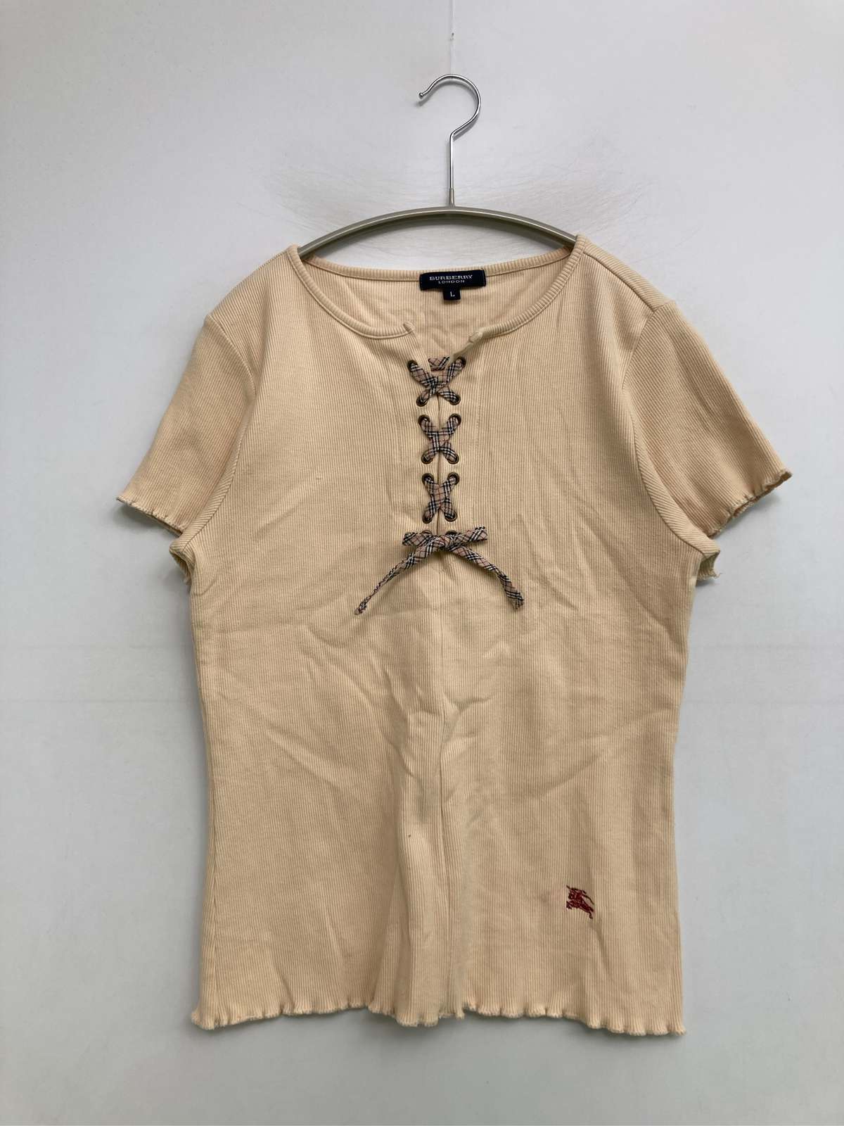 【中古】BURBERRY LONDON バーバリーロンドン Tシャツ/カットソー L ベージュ 無地 ワンポイント ブランドロゴ リボン ミドル丈 半袖 クルーネック(丸首) レディース