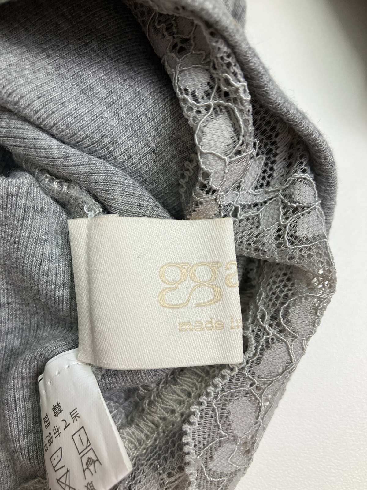 digdig 楽天市場店の【中古】ggaebi ポロシャツ グレー ワンポイント 刺繍 レース 半袖 レディース｜アングル3