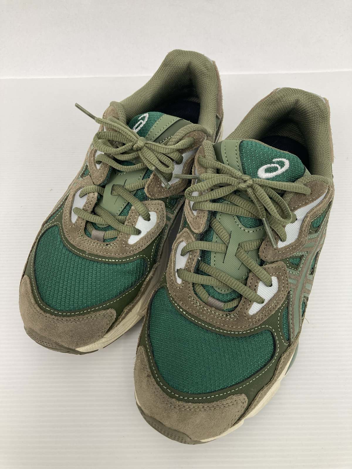 【中古】ASICS アシックス スニーカー 26 グリーン 無地 ブランドロゴ ライン柄 ナイロン スエード 合成皮革/人工皮革 紐 ローカット レディース ブランド古着 送料無料
