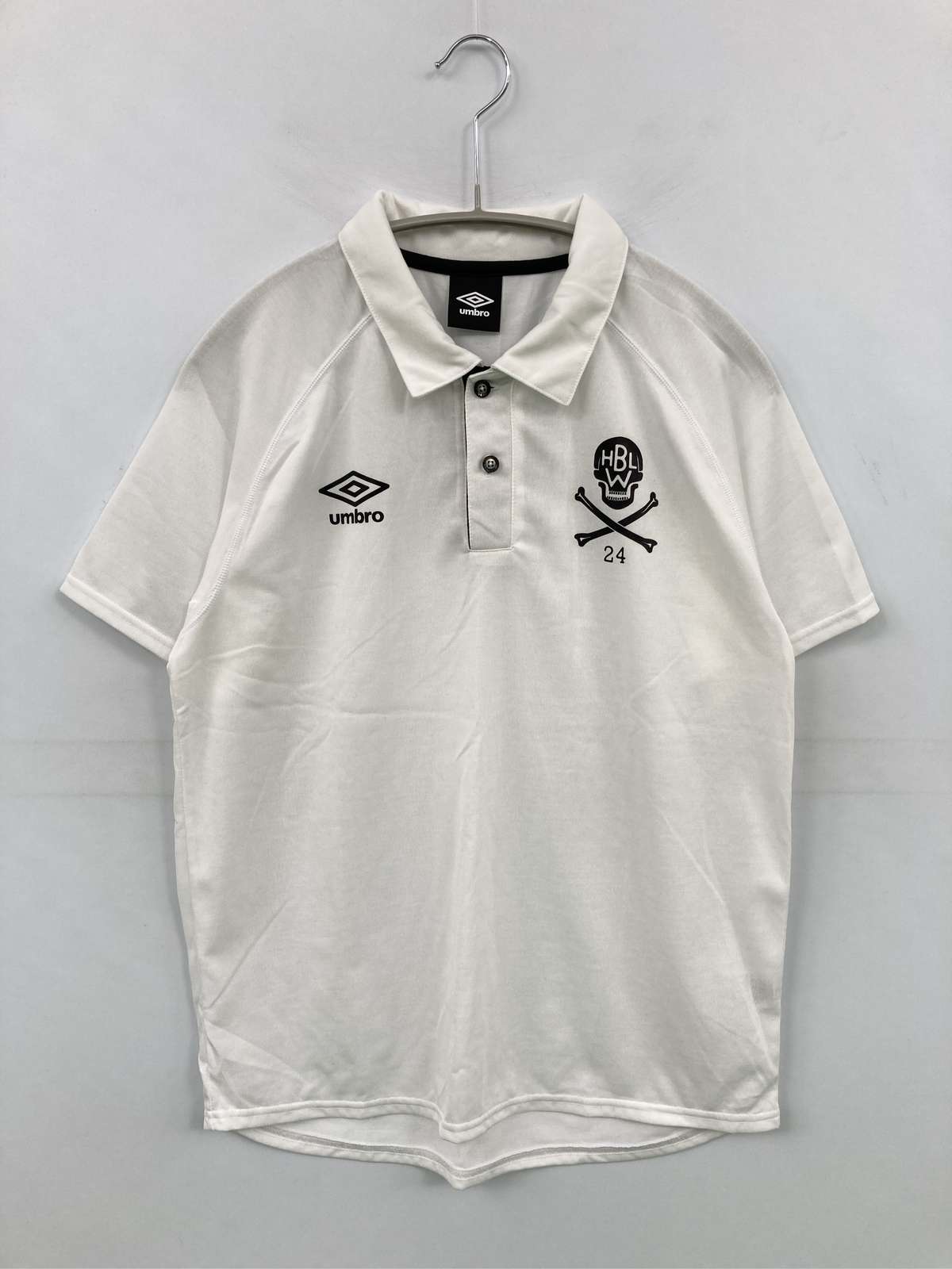 【中古】UMBRO アンブロ ポロシャツ M ホワイト 無地 前面プリント ワンポイント ブランドロゴ 半袖 メンズ