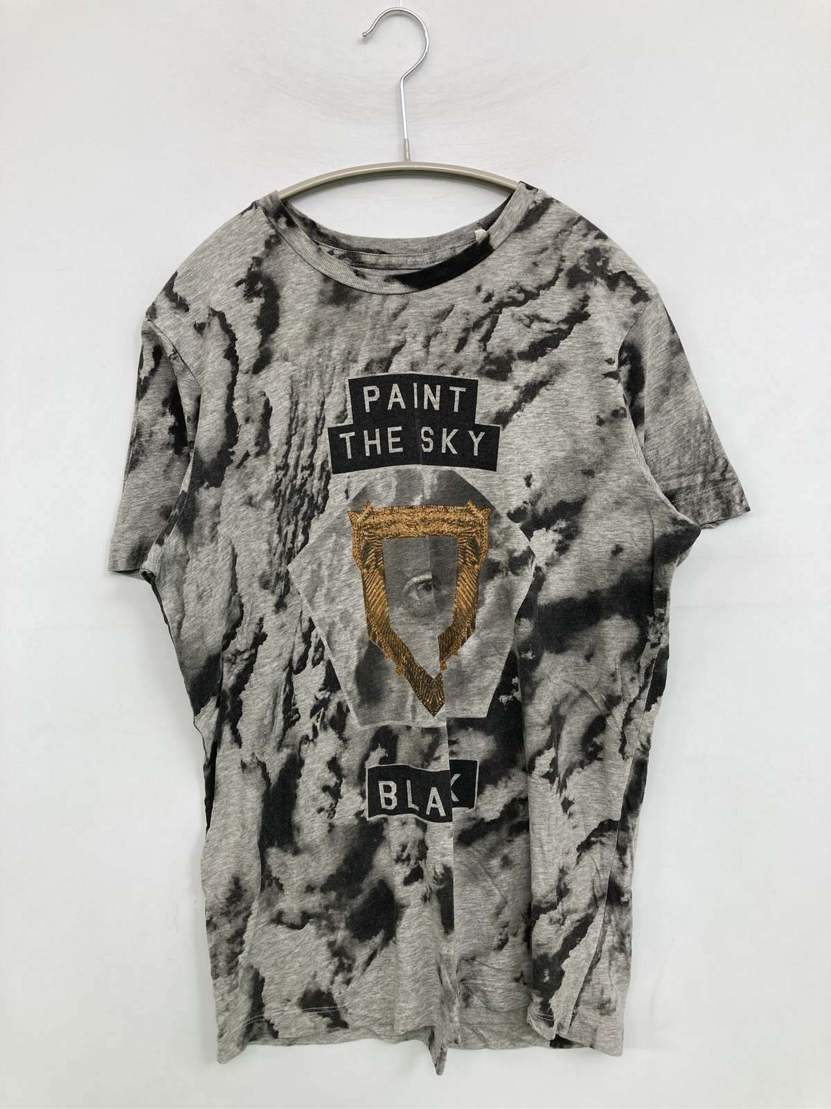 【中古】DIESEL ディーゼル Tシャツ/カットソー S グレー 前面プリント ブランドロゴ 刺繍 その他総柄 ミドル丈 半袖 クルーネック(丸首) メンズ レディース