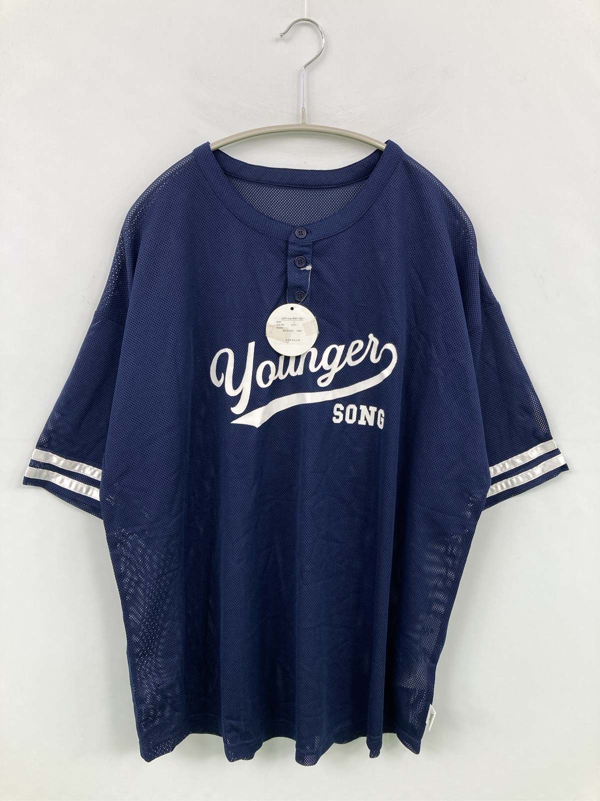 【中古】Younger Song ヤンガーソング Tシャツ/カットソー L ネイビー 前面プリント バックプリント ブランドロゴ ライン柄 ミドル丈 半袖 ヘンリーネック メンズ レディース