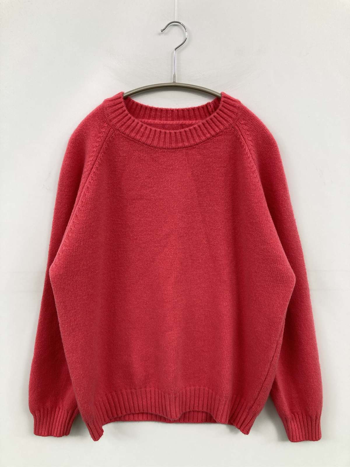 【中古】ONEYFFL ニット/セーター ピンク ニット 無地 ミドル丈 長袖 クルーネック(丸首) レディース
