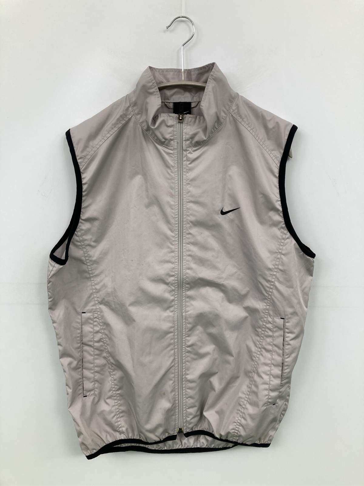 【中古】NIKE ナイキ ベスト M グレー 無地 ワンポイント ブランドロゴ メンズ レディース