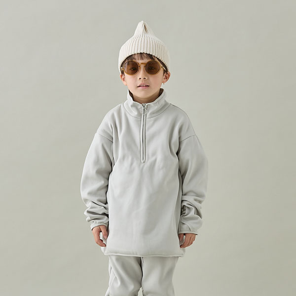 商品情報詳細polyester 100%made in JAPANMOUN TEN. マウンテン ハーフジッププルオーバー 子供服 light back fleece half zip [MT111-1827] 軽量で暖かい、裏起毛のハーフジッププルオーバー とても軽量で保温性が高く、ストレッチ性、耐摩耗性に優れた、リサイクルポリエステル製の裏起毛素材を使用した、ハイネックのハーフジッププルオーバーですサラッとした表面感と、フリースの様な裏面、ストレッチ性があり動きやすく、スポーティーで保温性も高く、インナーとしてもアウターとしても着用しやすいアイテムですサイドにシームポケットありpolyester 100%made in JAPAN 5