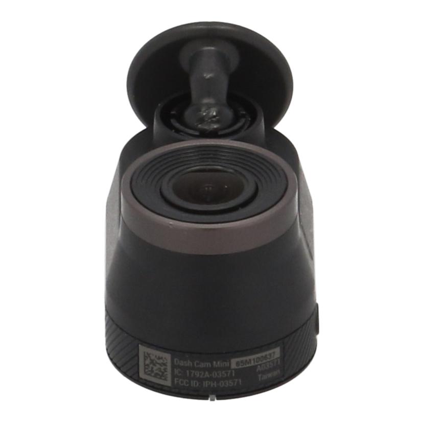 商品説明商品名カメラ関連メーカーGARMIN型番DASH CAM MINI製造No65M100637コンディションランクBランク/スレ、汚れなど使用感はありますが、通常使用に問題のない状態です。付属品付属品の有無/有　内容は画像で確認ください。状態詳細2019年発売　リアカメラのみの増設、他社のフロント用カメラとの併用に最適　Full HD1080P高画質録画商品についてこの商品は成田店で取り扱いをしております。商品の詳しい状態や情報については、店舗へお気軽にお問い合わせくださいませ。1.中古品になりますので動作確認は行っておりますが、バッテリー等の消耗品や商品の細かい動作状況に関しましては、測定器等での正確な測定は行っていないため、商品によっては細かな調整が必要な場合があります。また、新品購入時に受けられる保証やユーザー登録等のメーカーサイトサービスについては、受けられない可能性がありますので予めご了承ください。2.商品発送につきましては、梱包サイズの3辺合計160cm以上、もしくは25kgを超える場合は時間指定が出来ませんのでご了承ください。3.掲載商品は、当社が運営する実店舗でも並行販売もしております。そのため、ご注文できた場合でも在庫確認のタイムラグにより商品が欠品する場合がございます。在庫状況については細心の注意を払っておりますが、万が一売り違い等が発生した場合はご購入をキャンセルとさせていただく場合がございます。ご注文については、当店からの【ご注文ありがとうございます】メールが送信された時点で確定とさせていただきます。常に最新の在庫をご案内するよう心掛けておりますが、ご理解くださいますようお願い申しあげます。4.中古品の特性上、展示・保管状態により写真には見られない多少のスレや傷などが発生する場合がございます。商品状態は1点1点、傷・汚れなどの状態チェックをし、状態の記載と画像の記載を心がけておりますが、細かい部分の見落としや、目に見えない部分の劣化が進行している場合も考えれられます。その旨ご理解いただき、ご購入を検討下さいますようお願い申し上げます。中古 ドライブレコーダーGARMIN/ガーミンDASH CAM MINIコンデションランク【B】https://image.rakuten.co.jp/digirex/cabinet/6457/17/103