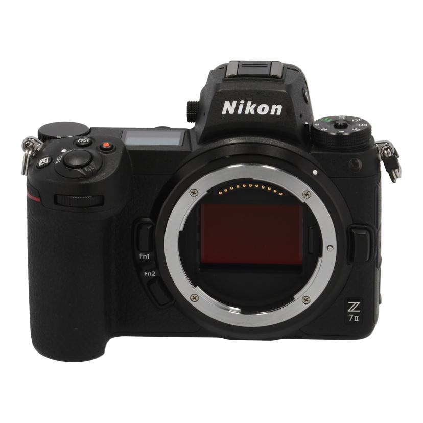 商品説明商品名デジタル一眼メーカーNikon　型番Z 7II ボディ製造No2004188コンディションランクBランク/スレ、汚れなど使用感はありますが、通常使用に問題のない状態です。付属品付属品の有無/有　内容は画像で確認ください。状態詳細Nikon Zマウント フルサイズセンサー搭載 有効4575万画素 4K動画撮影60fps 493点AF XQDカード/CFexpress/SDXCカード対応 ダブルスロット商品についてこの商品はWonderGOO PLUSつくば店で取り扱いをしております。商品の詳しい状態や情報については、店舗へお気軽にお問い合わせくださいませ。1.中古品になりますので動作確認は行っておりますが、バッテリー等の消耗品や商品の細かい動作状況に関しましては、測定器等での正確な測定は行っていないため、商品によっては細かな調整が必要な場合があります。また、新品購入時に受けられる保証やユーザー登録等のメーカーサイトサービスについては、受けられない可能性がありますので予めご了承ください。2.商品発送につきましては、梱包サイズの3辺合計160cm以上、もしくは25kgを超える場合は時間指定が出来ませんのでご了承ください。3.掲載商品は、当社が運営する実店舗でも並行販売もしております。そのため、ご注文できた場合でも在庫確認のタイムラグにより商品が欠品する場合がございます。在庫状況については細心の注意を払っておりますが、万が一売り違い等が発生した場合はご購入をキャンセルとさせていただく場合がございます。ご注文については、当店からの【ご注文ありがとうございます】メールが送信された時点で確定とさせていただきます。常に最新の在庫をご案内するよう心掛けておりますが、ご理解くださいますようお願い申しあげます。4.中古品の特性上、展示・保管状態により写真には見られない多少のスレや傷などが発生する場合がございます。商品状態は1点1点、傷・汚れなどの状態チェックをし、状態の記載と画像の記載を心がけておりますが、細かい部分の見落としや、目に見えない部分の劣化が進行している場合も考えれられます。その旨ご理解いただき、ご購入を検討下さいますようお願い申し上げます。中古 フルサイズミラーレス一眼Nikon/ニコンZ 7II ボディコンデションランク【B】https://image.rakuten.co.jp/digirex/cabinet/6457/17/103