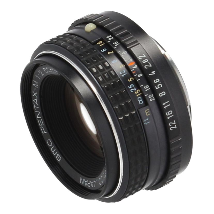 商品説明商品名カメラ関連メーカーPENTAX型番smc PENTAX-M 50mm F2製造No3892762コンディションランクBランク/スレ、汚れなど使用感はありますが、通常使用に問題のない状態です。付属品付属品の有無/無　内容は画像で確認ください。状態詳細smc PENTAX-M 50mm F2 内部小ゴミ多数あり商品についてこの商品は取手店で取り扱いをしております。商品の詳しい状態や情報については、店舗へお気軽にお問い合わせくださいませ。1.中古品になりますので動作確認は行っておりますが、バッテリー等の消耗品や商品の細かい動作状況に関しましては、測定器等での正確な測定は行っていないため、商品によっては細かな調整が必要な場合があります。また、新品購入時に受けられる保証やユーザー登録等のメーカーサイトサービスについては、受けられない可能性がありますので予めご了承ください。2.商品発送につきましては、梱包サイズの3辺合計160cm以上、もしくは25kgを超える場合は時間指定が出来ませんのでご了承ください。3.掲載商品は、当社が運営する実店舗でも並行販売もしております。そのため、ご注文できた場合でも在庫確認のタイムラグにより商品が欠品する場合がございます。在庫状況については細心の注意を払っておりますが、万が一売り違い等が発生した場合はご購入をキャンセルとさせていただく場合がございます。ご注文については、当店からの【ご注文ありがとうございます】メールが送信された時点で確定とさせていただきます。常に最新の在庫をご案内するよう心掛けておりますが、ご理解くださいますようお願い申しあげます。4.中古品の特性上、展示・保管状態により写真には見られない多少のスレや傷などが発生する場合がございます。商品状態は1点1点、傷・汚れなどの状態チェックをし、状態の記載と画像の記載を心がけておりますが、細かい部分の見落としや、目に見えない部分の劣化が進行している場合も考えれられます。その旨ご理解いただき、ご購入を検討下さいますようお願い申し上げます。中古 交換レンズ/50mmPENTAX/ペンタックスsmc PENTAX-M 50mm F2コンデションランク【B】https://image.rakuten.co.jp/digirex/cabinet/6457/17/103