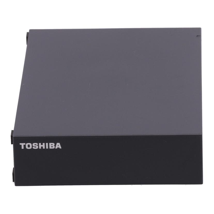 商品説明商品名ビジュアル関連メーカーTOSHIBA　BUFFALO型番HD-TDA4U3-B製造No10573830646023コンディションランクBランク/スレ、汚れなど使用感はありますが、通常使用に問題のない状態です。付属品付属品の有無/有　内容は画像で確認ください。状態詳細2023年製造　容量4TB　USB3.0接続　PC/TV対応　箱/説明書欠品商品についてこの商品は守谷店で取り扱いをしております。商品の詳しい状態や情報については、店舗へお気軽にお問い合わせくださいませ。1.中古品になりますので動作確認は行っておりますが、バッテリー等の消耗品や商品の細かい動作状況に関しましては、測定器等での正確な測定は行っていないため、商品によっては細かな調整が必要な場合があります。また、新品購入時に受けられる保証やユーザー登録等のメーカーサイトサービスについては、受けられない可能性がありますので予めご了承ください。2.商品発送につきましては、梱包サイズの3辺合計160cm以上、もしくは25kgを超える場合は時間指定が出来ませんのでご了承ください。3.掲載商品は、当社が運営する実店舗でも並行販売もしております。そのため、ご注文できた場合でも在庫確認のタイムラグにより商品が欠品する場合がございます。在庫状況については細心の注意を払っておりますが、万が一売り違い等が発生した場合はご購入をキャンセルとさせていただく場合がございます。ご注文については、当店からの【ご注文ありがとうございます】メールが送信された時点で確定とさせていただきます。常に最新の在庫をご案内するよう心掛けておりますが、ご理解くださいますようお願い申しあげます。4.中古品の特性上、展示・保管状態により写真には見られない多少のスレや傷などが発生する場合がございます。商品状態は1点1点、傷・汚れなどの状態チェックをし、状態の記載と画像の記載を心がけておりますが、細かい部分の見落としや、目に見えない部分の劣化が進行している場合も考えれられます。その旨ご理解いただき、ご購入を検討下さいますようお願い申し上げます。中古 外付けHDD　4TBTOSHIBA　BUFFALO/東芝HD-TDA4U3-Bコンデションランク【B】https://image.rakuten.co.jp/digirex/cabinet/6457/17/103