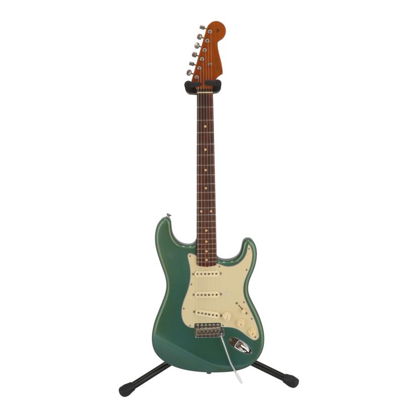 商品説明商品名エレキギターメーカーFender　Mexico型番STRATOCASTER製造NoMZ0191732コンディションランクBランク/スレ、汚れなど使用感はありますが、通常使用に問題のない状態です。付属品付属品の有無/有　内容は画像で確認ください。状態詳細ネックストレート、フレット減り無し、トラスロッド左右に効きます。使用感少な目、ダメージは殆ど無し。劣化によるパーツのくすみ、色焼けあり商品についてこの商品は成田店で取り扱いをしております。商品の詳しい状態や情報については、店舗へお気軽にお問い合わせくださいませ。1.中古品になりますので、商品によっては細かな調整が必要な場合があります。また、新品購入時に受けられる保証やユーザー登録等のメーカーサイトサービスについては、受けられない可能性がありますので予めご了承ください。2.商品発送につきましては、梱包サイズの3辺合計160cm以上、もしくは25kgを超える場合は時間指定が出来ませんのでご了承ください。3.掲載商品は、当社が運営する実店舗でも並行販売もしております。そのため、ご注文できた場合でも在庫確認のタイムラグにより商品が欠品する場合がございます。在庫状況については細心の注意を払っておりますが、万が一売り違い等が発生した場合はご購入をキャンセルとさせていただく場合がございます。ご注文については、当店からの【ご注文ありがとうございます】メールが送信された時点で確定とさせていただきます。常に最新の在庫をご案内するよう心掛けておりますが、ご理解くださいますようお願い申しあげます。4.中古品の特性上、展示・保管状態により写真には見られない多少のスレや傷などが発生する場合がございます。商品状態は1点1点、傷・汚れなどの状態チェックをし、状態の記載と画像の記載を心がけておりますが、細かい部分の見落としや、目に見えない部分の劣化が進行している場合も考えれられます。その旨ご理解いただき、ご購入を検討下さいますようお願い申し上げます。中古 エレキギターFender Mexico/フェンダー メキシコSTRATOCASTERコンデションランク【B】https://image.rakuten.co.jp/digirex/cabinet/6457/17/103