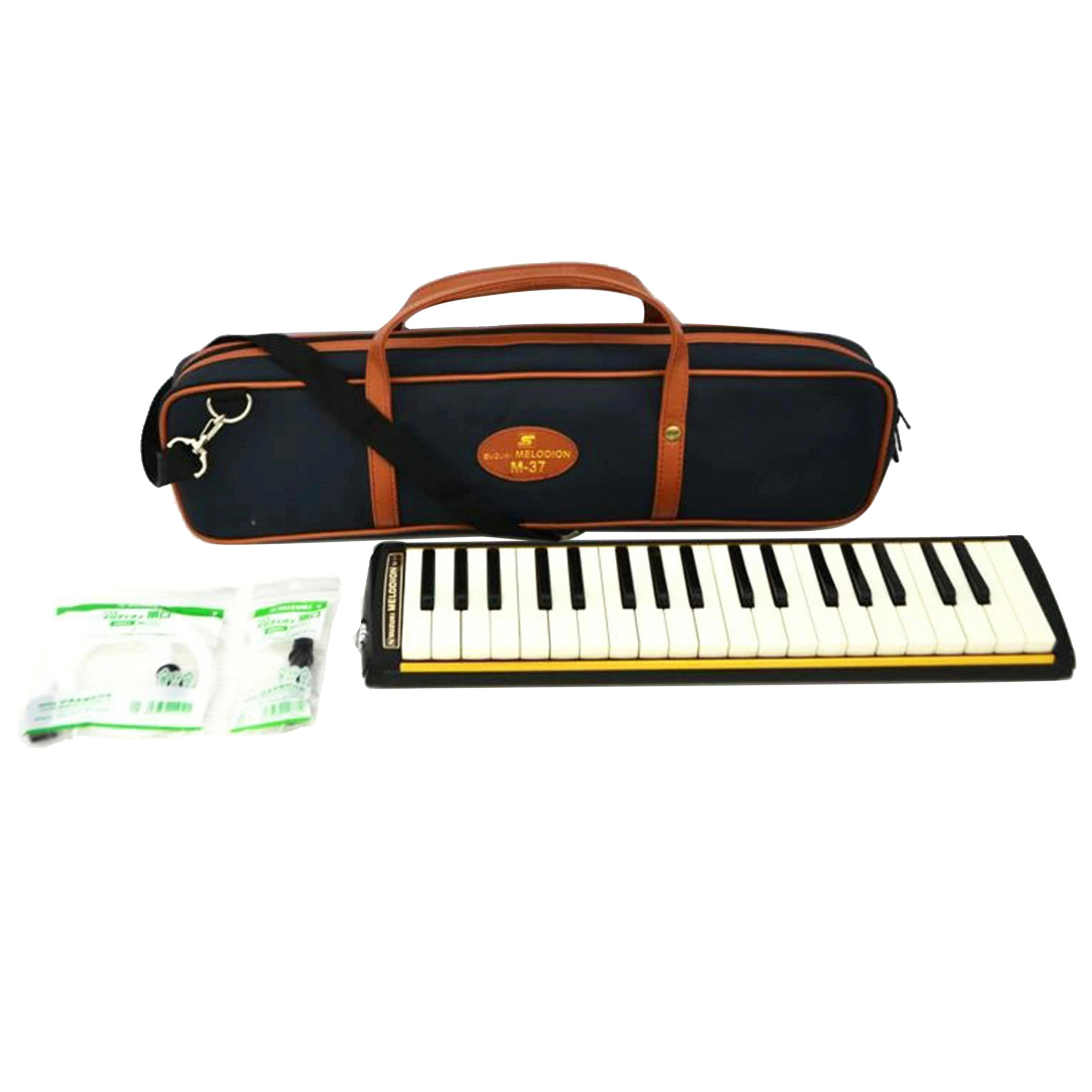 商品説明商品名鍵盤楽器メーカーSUZUKI型番M-37製造NoコンディションランクABランク/良品、多少の使用感ありますが、目立つ傷や汚れのない状態です。付属品付属品の有無/　内容は画像で確認ください。状態詳細唄口新品に交換済み。カバンにスレ、汚れがあります。商品についてこの商品はつくば店で取り扱いをしております。商品の詳しい状態や情報については、店舗へお気軽にお問い合わせくださいませ。1.中古品になりますので、商品によっては細かな調整が必要な場合があります。また、新品購入時に受けられる保証やユーザー登録等のメーカーサイトサービスについては、受けられない可能性がありますので予めご了承ください。2.商品発送につきましては、梱包サイズの3辺合計160cm以上、もしくは25kgを超える場合は時間指定が出来ませんのでご了承ください。3.掲載商品は、当社が運営する実店舗でも並行販売もしております。そのため、ご注文できた場合でも在庫確認のタイムラグにより商品が欠品する場合がございます。在庫状況については細心の注意を払っておりますが、万が一売り違い等が発生した場合はご購入をキャンセルとさせていただく場合がございます。ご注文については、当店からの【ご注文ありがとうございます】メールが送信された時点で確定とさせていただきます。常に最新の在庫をご案内するよう心掛けておりますが、ご理解くださいますようお願い申しあげます。4.中古品の特性上、展示・保管状態により写真には見られない多少のスレや傷などが発生する場合がございます。商品状態は1点1点、傷・汚れなどの状態チェックをし、状態の記載と画像の記載を心がけておりますが、細かい部分の見落としや、目に見えない部分の劣化が進行している場合も考えれられます。その旨ご理解いただき、ご購入を検討下さいますようお願い申し上げます。中古 メロディオン ピアニカSUZUKI/スズキM-37コンデションランク【AB】https://image.rakuten.co.jp/digirex/cabinet/6457/17/104