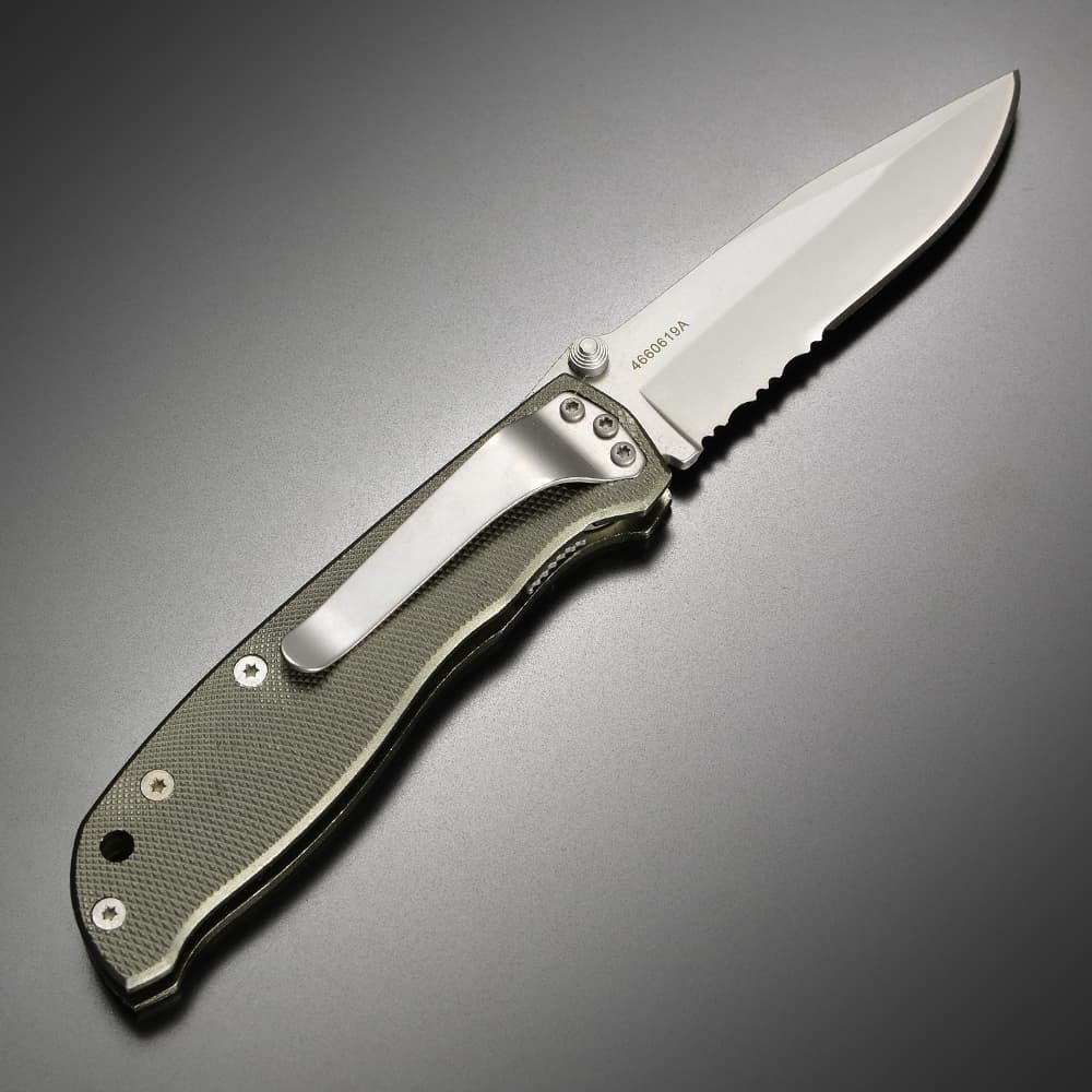 ミリタリーショップ レプマートのGERBER 折りたたみナイフ AIR RANGER - SERRATED 半波刃 | 登山 魚釣り キャンプナイフ アウトドアナイフ ハンターナイフ ハンティングナイフ 狩猟 シースナイフ フォールディングナイフ 折り畳みナイフ 折り畳み式ナイフ 折りたたみ式ナイフ フォルダー 板ばねロック｜アングル2