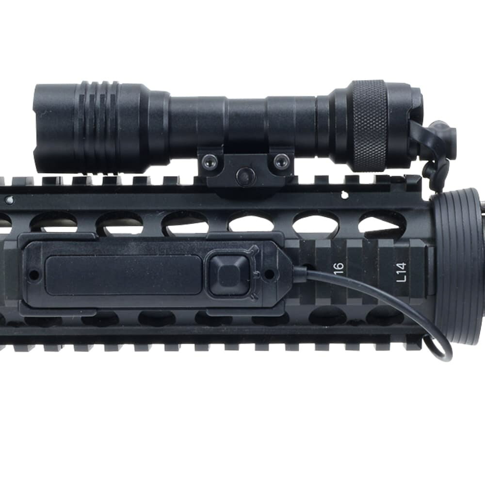 ミリタリーショップ レプマートのWADSN ウェポンライト PROTAC RAIL MOUNT1 デュアルリモート&プッシュスイッチ付 WD04108 ワズン STREAMLIGHTタイプ プロタック フラッシュライト 20mmレール用 ピカティニーレール用 ウエポンライト ピストルライト けん銃用ライト ハンドガンライト ガンライト｜アングル2