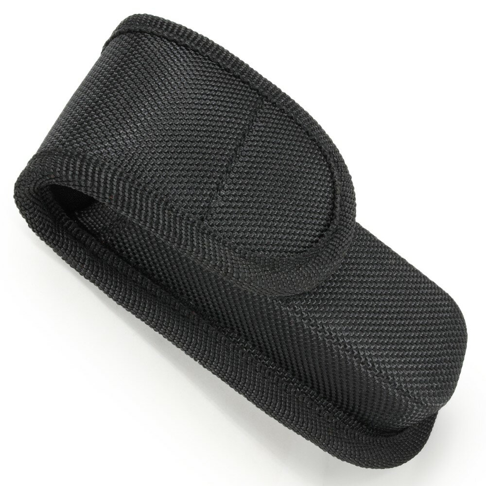 キャリーオール ナイフポーチ型崩れしにくいナイロン製のナイフポーチ耐久性に優れたナイロン製のナイフポーチです。あらかじめ形成されている為、型崩れしにくい仕様。フラップ(蓋)はベルクロで閉めるタイプで、シンプルで使いやすい作りとなっています。...