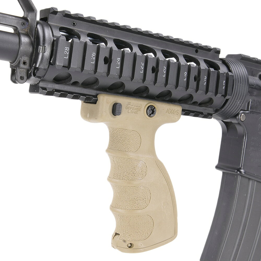 ミリタリーショップ レプマートのFAB Defense フォアグリップ AG-44S [ タン ] バーティカルグリップ ガングリップ トイガンパーツ サバゲー用品 ライフルグリップ 自動小銃グリップ 銃把 握把 フロントグリップ ハンドグリップ AFG 前方グリップ 前部グリップ 前方握り 前握り 前方ハンドル｜アングル2