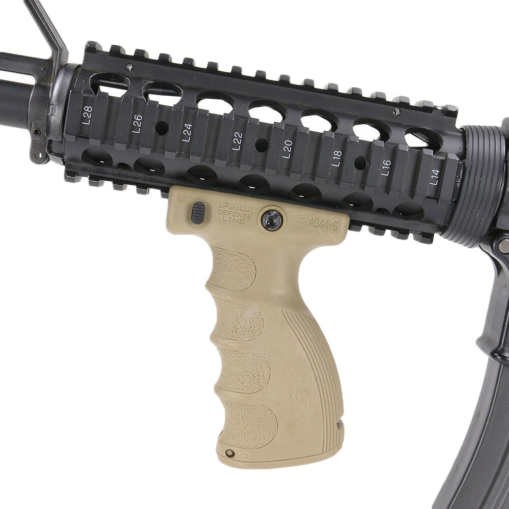 ミリタリーショップ レプマートのFAB Defense フォアグリップ AG-44S [ タン ] バーティカルグリップ ガングリップ トイガンパーツ サバゲー用品 ライフルグリップ 自動小銃グリップ 銃把 握把 フロントグリップ ハンドグリップ AFG 前方グリップ 前部グリップ 前方握り 前握り 前方ハンドル｜アングル3