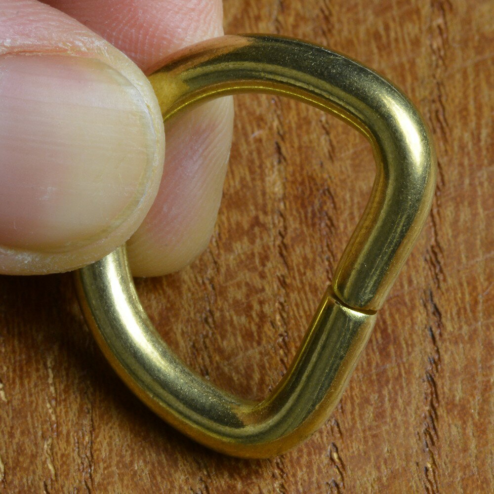 Dカン クラフトパーツ 真鍮 切れ目あり [ 20mm ] Dかん D環 アーチかん アーチカン ハンドクラフト クラフト素材 レザークラフト ディーカン レザークラフト資材 レザークラフト材料 Dリング 金具 ディーリング カン 輪 リング つなぎ 環状金具 手芸 ハンドメイド パーツ