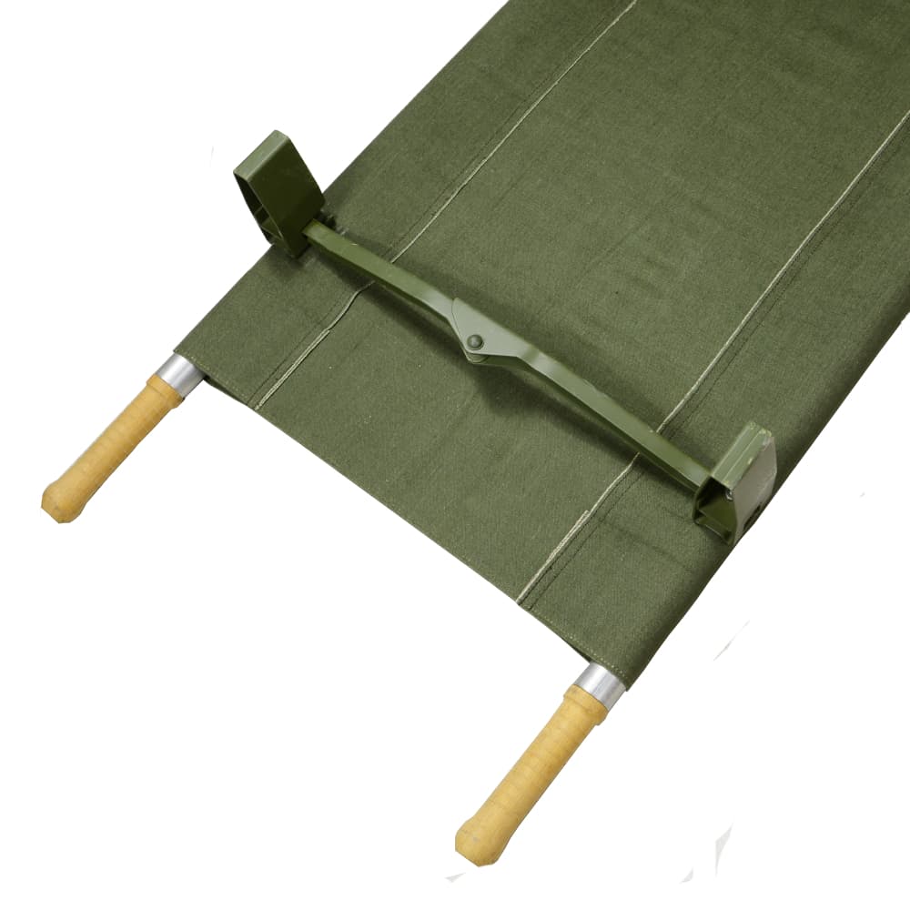 ミリタリーショップ レプマートのフランス軍放出品 折りたたみ担架 木製ハンドル 帆布 ストレッチャー 簡易担架 タンカ ミリタリーサープラス ミリタリーグッズ フォールディング スチールフレーム 軍払い下げ 救護担架 救急担架 救助担架 ポータブル担架 緊急担架 救命担架 防災担架 災害用担架 仏軍｜アングル2