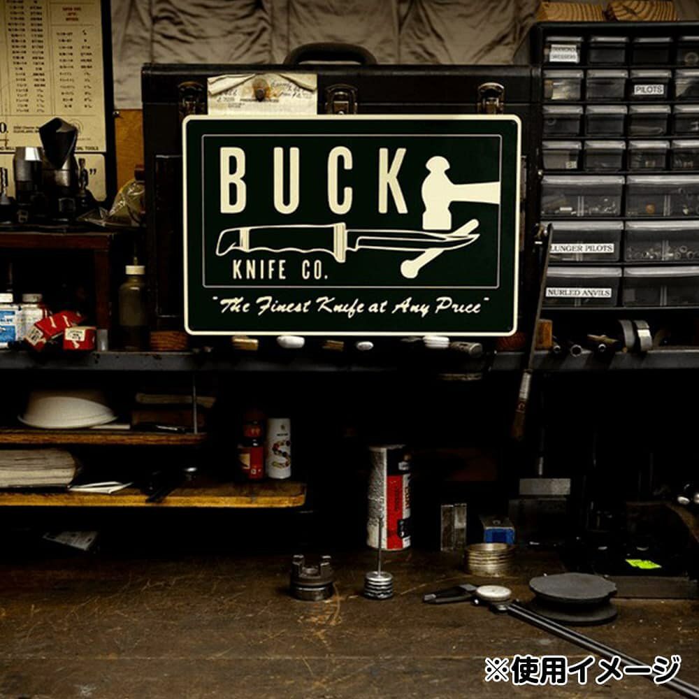 BUCK ブリキ看板 Finest Knives Tin Tacker エンボス加工 BU95305 バックナイフ 壁面インテリア アメリカン雑貨 工業 通販 通信販売 錻力看板 金属看板 鉄板看板 メタルサイン レトロ風 ビンテージ インテリア雑貨 壁掛けインテリア
