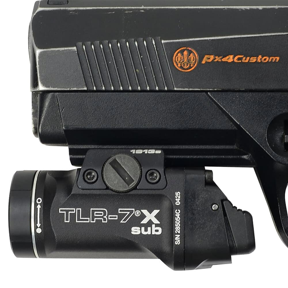 ミリタリーショップ レプマートのSTREAMLIGHT ウェポンライト TLR-7 X SUB 1913ピカティニーショートレール対応 69402 ストリームライト サブコンパクトハンドガン タクティカルライト ウエポンライト ピストルライト 1913ピカティニー ショート けん銃用ライト ハンドガンライト ガンライト｜アングル3