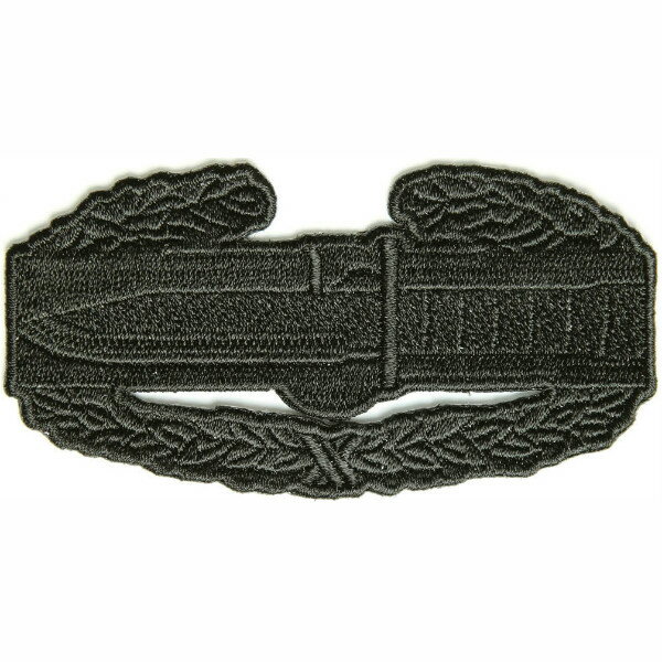 ミリタリーワッペン アイロンパッチUS ARMY(アメリカ陸軍)のCombat Action Badge(戦闘活動記章)1st Awardのワッペン(パッチ)です。歩兵ではない兵士でも、交戦や敵からの攻撃経験のあれば授与される。裏にアイロンシートが接着されているのでアイロンシートを下にしてアイロンを押し当てるだけで貼り付けることが可能。革のものなどに取り付ける際は、縫って取り付けてください。[注]商品によってはアイロンシートが接着しにくい場合がありますのでご了承ください。※製品の仕様、外観はメーカーより予告なく変更されますので、気になる点や、詳細はメールで別途お問合わせください。PC・モニタの環境で色が実物と多少異なる場合があります。布製品などは個体差があり、寸法に誤差が多少ありますので、ご了承くださいませ。ワッペンの詳細サイズ 約95×50mm衣類の採寸方法について[1069][d01331214104210690000][00KOM] P2686 アメリカ陸軍 アーミー | ミリタリーミリタリーパッチ アップリケ 記章 徽章 襟章 肩章 胸章 階級章 ミリタリーパッチ スリーブバッジミリタリーファッション ＞ 服飾品 ＞ ミリタリーワッペン ＞ アメリカ六軍取り扱いブランド ＞ 《ワ》行 ＞ 《ン》で始まるブランド ＞ ファッション小物[ミリタリーワッペン]ミリタリーファッション [服飾品/ミリタリーワッペン/アメリカ六軍]【ミリタリーワッペン US ARMY コンバット アクション 熱圧着式】US ARMY(アメリカ陸軍)のCombat Action Badge(戦闘活動記章)1st Awardのワッペン(パッチ)です。歩兵ではない兵士でも、交戦や敵からの攻撃経験のあれば授与される。裏にアイロンシートが接着されているのでアイロンシートを下にしてアイロンを押し当てるだけで貼り付けることが可能。革のものなどに取り付ける際は、縫って取り付けてください。[注]商品によってはアイロンシートが接着しにくい場合がありますのでご了承ください。ミリタリーファッション ＞ 服飾品 ＞ ミリタリーワッペン ＞ アメリカ六軍取り扱いブランド ＞ 《ワ》行 ＞ 《ン》で始まるブランド ＞ ファッション小物希望の方は、注文時に必ず、「メール便」を選択してください。このバナーのある商品は、注文時選択した場合のみ、送料250円(税込)で発送可能※マーク無し商品と同梱の場合770円(税込)※保証無しのメール便、または定形外郵便で発送（発送方法は選べません）支払い方法に代金引換はお選びいただけません。入金確認後、1週間以内の発送となります。「あす楽」及び「配達指定日」の対応できません。→→→詳しくはこちらを必ずご確認ください。&nbsp;