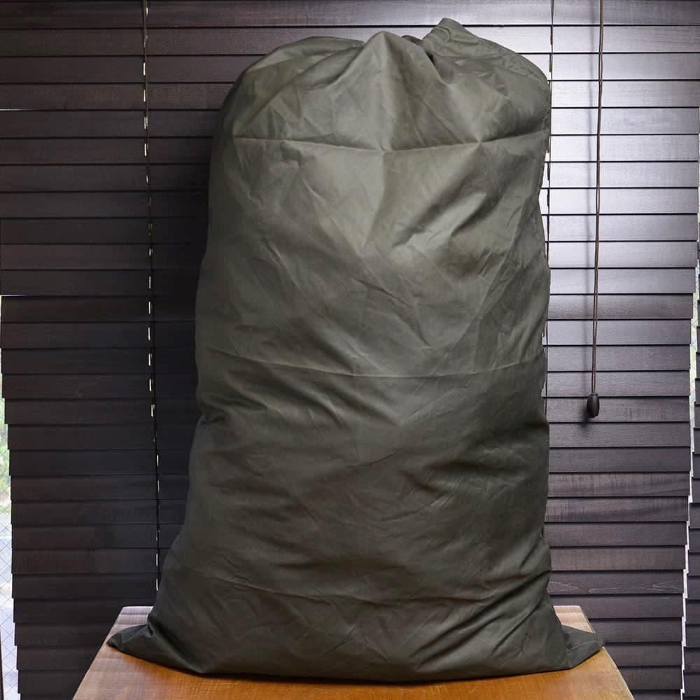 イギリス軍放出品 ランドリーバッグ 防水性ナイロン [ Bランク ] 軍物 洗濯バッグ ナイロンバッグ 収納 ミリタリー アウトドア 洗濯物入れ 洗濯袋 巾着袋 ミリタリーサープラス ミリタリーグッズ