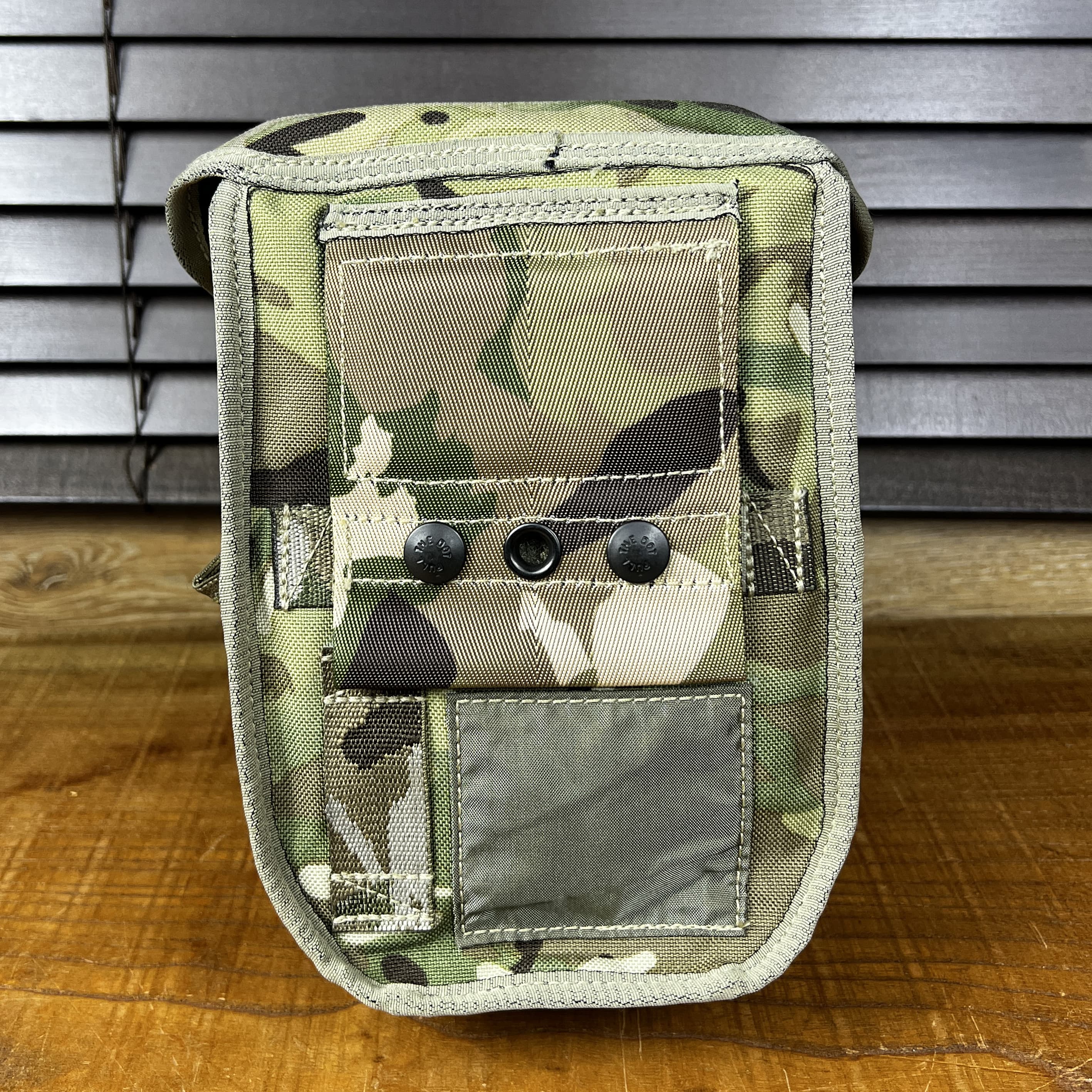 イギリス軍放出品 ボトルポーチ PLCE装備 MTP迷彩 [ デッドストック ] 英軍 水筒ポーチ キャンティーンポーチ 水筒入れ 水筒袋 ボトル収納 軍物 軍払下げ 払下品 ナルゲンボトルポーチ ミリタリーポーチ 軍用ポーチ ミリタリーサープラス ミリタリーグッズ 3