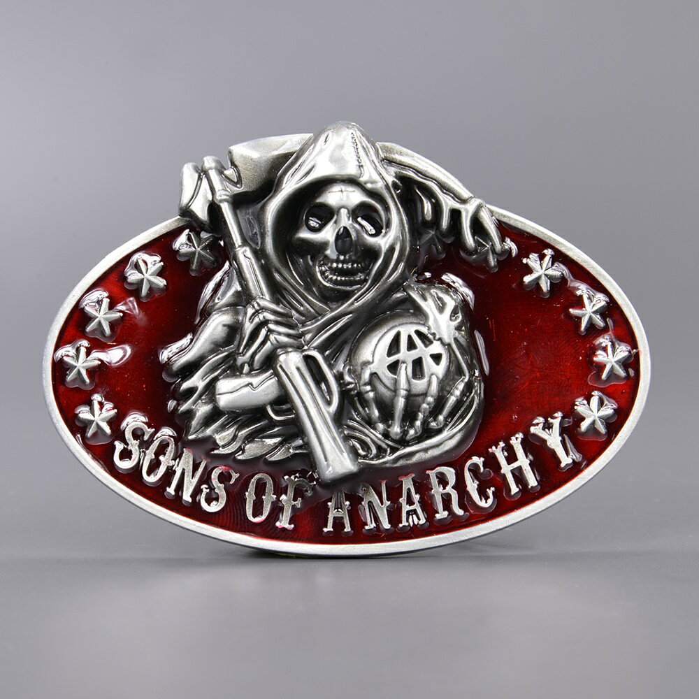 ベルトバックル 美錠レッドエナメルカラーのベルトバックルSons of Anarchy(サン・オブ・アナーキー)のチームエンブレム「グリム・リーパー」（死神)がデザインされたベルトバックル。Sons of Anarchyとは、アメリカで放送された人気ドラマシリーズのことで、カリフォルニア州を舞台にしたバイク乗りたちの物語です。ダークな赤色が特徴的なベルトバックルは、クールで人目を惹くデザイン。ベルト幅は約40mmまで使用可能です。※製品の仕様、外観はメーカーより予告なく変更されますので、気になる点や、詳細はメールで別途お問合わせください。PC・モニタの環境で色が実物と多少異なる場合があります。布製品などは個体差があり、寸法に誤差が多少ありますので、ご了承くださいませ。バックルの詳細サイズ(縦×横)約70mm×約100mm重量約70g衣類の採寸方法について[1244][d01331214122712381244][00KOM] 交換用 ベルト用バックルのみ アメリカンバックル USAバックル BUCKLE メンズ 取替え用バックル Sons of Anarchy サン・オブ・アナーキー サムクロ ベルト用バックル 交換用バックル 交換用ベルトバックルミリタリーファッション ＞ 服飾品 ＞ ベルト・バックル ＞ ベルトバックル ＞ バイカーバックル取り扱いブランド ＞ 《ワ》行 ＞ 《ン》で始まるブランド ＞ ファッション小物[ベルトバックル]ミリタリーファッション [服飾品/ベルト・バックル/ベルトバックル/バイカーバックル]【ベルトバックル サンオブアナーキー 死神 レッドエナメル 1002RD】Sons of Anarchy(サン・オブ・アナーキー)のチームエンブレム「グリム・リーパー」（死神)がデザインされたベルトバックル。Sons of Anarchyとは、アメリカで放送された人気ドラマシリーズのことで、カリフォルニア州を舞台にしたバイク乗りたちの物語です。ダークな赤色が特徴的なベルトバックルは、クールで人目を惹くデザイン。ベルト幅は約40mmまで使用可能です。ミリタリーファッション ＞ 服飾品 ＞ ベルト・バックル ＞ ベルトバックル ＞ バイカーバックル取り扱いブランド ＞ 《ワ》行 ＞ 《ン》で始まるブランド ＞ ファッション小物希望の方は、注文時に必ず、「メール便」を選択してください。このバナーのある商品は、注文時選択した場合のみ、送料250円(税込)で発送可能※マーク無し商品と同梱の場合770円(税込)※保証無しのメール便、または定形外郵便で発送（発送方法は選べません）支払い方法に代金引換はお選びいただけません。入金確認後、1週間以内の発送となります。「あす楽」及び「配達指定日」の対応できません。→→→詳しくはこちらを必ずご確認ください。&nbsp;