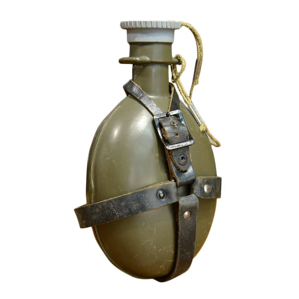 チェコ軍放出品 キャンティーン M60 アルミ製 レザーストラップ付 [ プラ栓 / 可 ] 捷軍放出品 アルミニウム製 水筒 ウォーターボトル マグボトル ミリタリーサープラス ミリタリーグッズ ボトル カンティーン ドリンクボトル チェコ軍サープラス チェコ軍実物