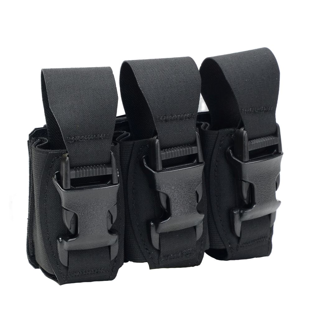ウォーリアアサルトシステムズ Flash Bang Pouch トリプル収納するアイテムに合わせて高さ調節可能なフラッシュバンポーチ軍や特殊部隊への納入実績を持つ英国のタクティカルギアメーカー、Warrior Assault Systems（ウォーリアーアサルトシステムズ）。フラッシュバンを3つ収納可能なグレネードポーチ「Laser Cut Triple 40mm Flash Bang Pouch(レーザーカット トリプル40mmフラッシュバンポーチ)」です。ポーチは複合ラミネート素材とミルスペック準拠の弾性素材を組み合わせて採用。背面のMOLLEアダプターを利用し、同社のプレートキャリアやバックパネルなどに取り付け可能です。Mk13(NICO)やM84フラッシュバンを3つ収納可能な設計で、ポーチ側面に使用された二重の弾性素材がフラッシュバンをしっかりと固定。ポーチは高さ調節可能なフラップを装備しているので、様々なサイズのフラッシュバンや40mmグレネード弾なども収納できます。※製品の仕様、外観はメーカーより予告なく変更されますので、気になる点や、詳細はメールで別途お問合わせください。PC・モニタの環境で色が実物と多少異なる場合があります。布製品などは個体差があり、寸法に誤差が多少ありますので、ご了承くださいませ。グレネードポーチの詳細サイズ(縦×横×厚さ)約14×17×6.5cm重量約190g素材500Dナイロン他のバリエーションはこちら[ ブラック ][ マルチカム ][ レンジャーグリーン ]厳しい評価プロセスをクリアした、一定水準以上の高品質な装備品を数多く開発している、タクティカルギアメーカーです。パフォーマンスを向上させるプレートキャリアやチェストリグ、グローブなどの数多くの製品を開発し続けいてます。その高いデザイン、機能性・耐久性から、イギリスやフランスなどヨーロッパを中心に、アメリカやアジアなど世界各国の軍隊や特殊部隊で愛用されています。[ウォーリアーアサルトシステムズ/WAS Warrior Assault Systems]ウォーリアーアサルトシステムズの商品一覧[2195][d00012111219500000000][00WAS] 手榴弾入れ 手榴弾ケース 手榴弾袋 手榴弾収納ポーチ グレネード入れ グレネードポーチ 手りゅう弾入れ 手りゅう弾ケース 手りゅう弾ポーチ レプマート repmart 激安通販 激安販売サバゲー装備 ＞ ミリタリーポーチ ＞ グレネードポーチ取り扱いブランド ＞ 《ア》行 ＞ 《ウ》で始まるブランド ＞ ウォーリアーアサルトシステムズ新着アイテム ＞ 新着アイテム 2025年 ＞ 12月 新入荷[ウォーリアアサルトシステムズ]サバゲー装備 [ミリタリーポーチ/グレネードポーチ]【Warrior Assault Systems フラッシュバンポーチ 40mm 三個用 レーザーカット W-LC-T40-FBP [ ブラック ]】軍や特殊部隊への納入実績を持つ英国のタクティカルギアメーカー、Warrior Assault Systems（ウォーリアーアサルトシステムズ）。フラッシュバンを3つ収納可能なグレネードポーチ「Laser Cut Triple 40mm Flash Bang Pouch(レーザーカット トリプル40mmフラッシュバンポーチ)」です。ポーチは複合ラミネート素材とミルスペック準拠の弾性素材を組み合わせて採用。背面のMOLLEアダプターを利用し、同社のプレートキャリアやバックパネルなどに取り付け可能です。Mk13(NICO)やM84フラッシュバンを3つ収納可能な設計で、ポーチ側面に使用された二重の弾性素材がフラッシュバンをしっかりと固定。ポーチは高さ調節可能なフラップを装備しているので、様々なサイズのフラッシュバンや40mmグレネード弾なども収納できます。サバゲー装備 ＞ ミリタリーポーチ ＞ グレネードポーチ取り扱いブランド ＞ 《ア》行 ＞ 《ウ》で始まるブランド ＞ ウォーリアーアサルトシステムズ新着アイテム ＞ 新着アイテム 2025年 ＞ 12月 新入荷BLACKHAWK フラッシュバンポーチ STRIKE 37CL54SHELLBACK TACTICAL フラッシュバンポーチ Flashbang Pouch 40mmグレネード対応 SBT-7180CONDOR フラッシュバンポーチ 191062REPSGEAR フラッシュバンポーチ MOLLE対応 PTP011&nbsp;