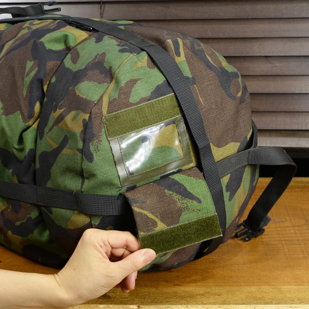 オランダ軍放出品 コンプレッションバッグ 寝袋収納用 ナイロン製 迷彩 [ 可 ] オランダ陸軍 コンプレッションサック 圧縮袋 スリーピングバッグ収納 シュラフ収納 払い下げ品 ミリタリーサープラス ミリタリーグッズ ダッフルバッグ 雑嚢 ジムバッグ スポーツバッグ 蘭軍 3