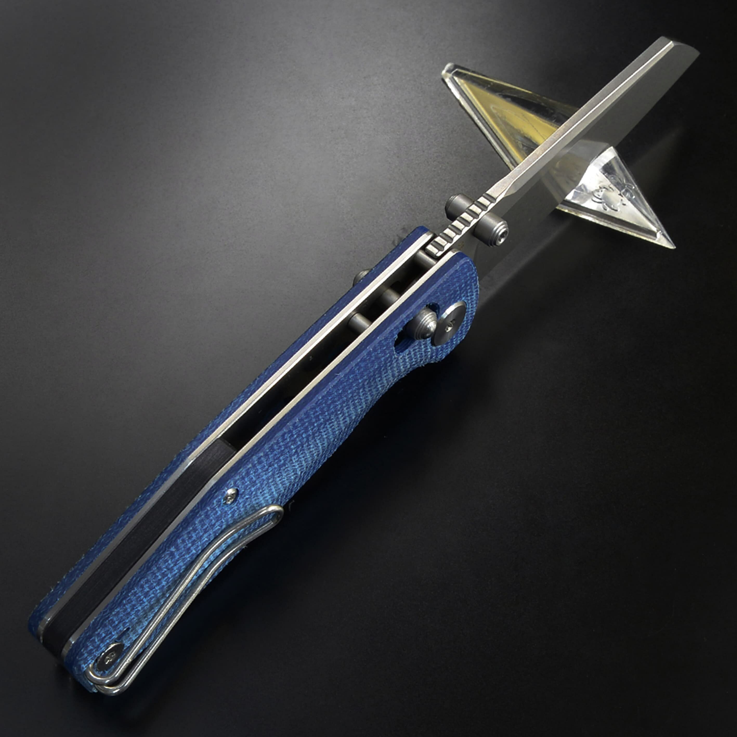 ミリタリーショップ レプマートのBESTECH KNIVES 折りたたみナイフ SLASHER マイカルタハンドル ブルー BG43C-1 ベステックナイフ スラッシャー フォールディングナイフ 折り畳みナイフ 折り畳み式ナイフ 折りたたみ式ナイフ フォルダー 折畳ナイフ 折畳みナイフ 折畳式ナイフ 折込ナイフ 折込みナイフ｜アングル3
