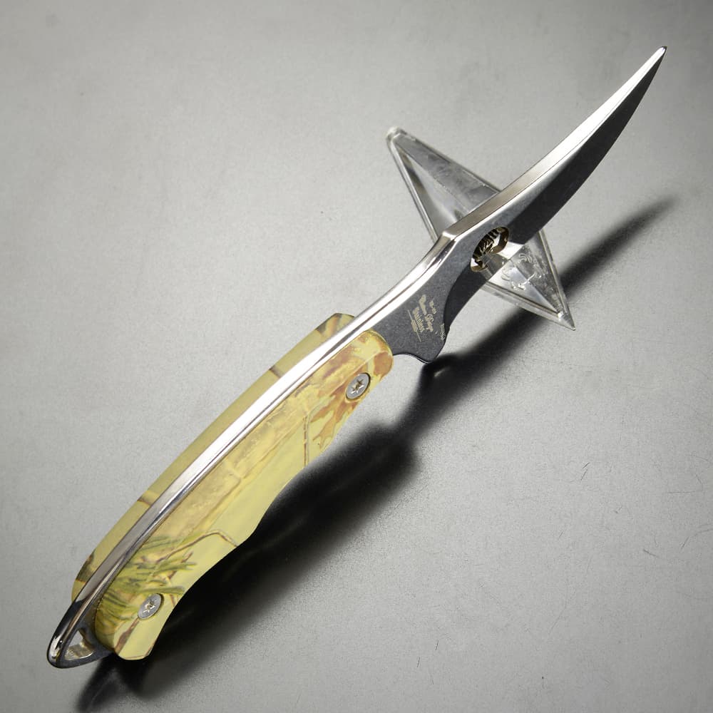 ミリタリーショップ レプマートのElk Ridge スキナー Upsweptブレード ER-059CA ハンター 迷彩仕上げ パッカウッドハンドル エルクリッジ アップスウェプト フィクスドブレード 木製ハンドル カモフィニッシュ ガットフック 通販 販売 スキニングナイフ スキナーナイフ スキンニングナイフ 解体ナイフ｜アングル3
