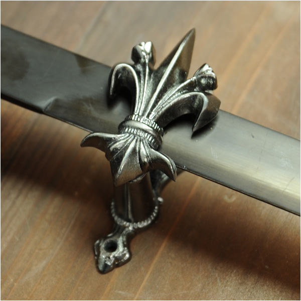 ディスプレイフック 百合紋章 ソードハンガー FLEUR フルールドリス | 西洋剣用 ソードホルダー 壁面ディスプレイ ディスプレイハンガー 中世ヨーロッパ風 ウォールディスプレイ ナイフ展示 ナイフディスプレイ 壁掛け通販格安セール情報 楽天 通販