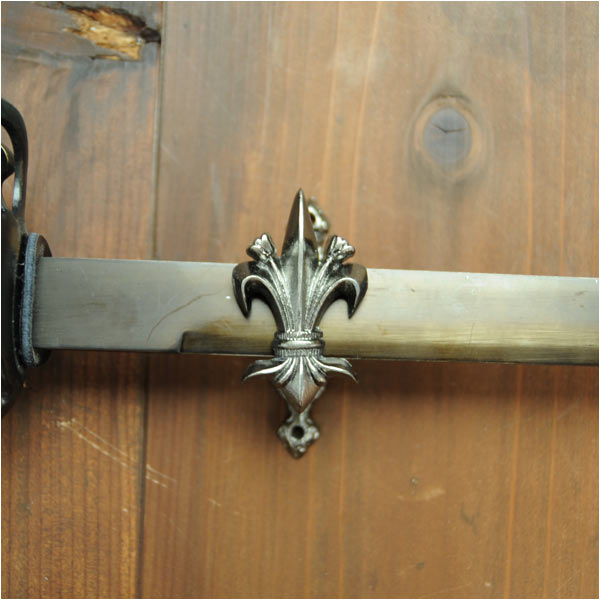 ディスプレイフック 百合紋章 ソードハンガー FLEUR フルールドリス | 西洋剣用 ソードホルダー 壁面ディスプレイ ディスプレイハンガー 中世ヨーロッパ風 ウォールディスプレイ ナイフ展示 ナイフディスプレイ 壁掛け通販格安セール情報 楽天 通販
